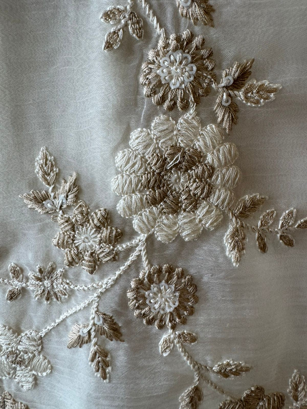 Very premium fabric used, Crushed chiffon with heavily thread embroidered