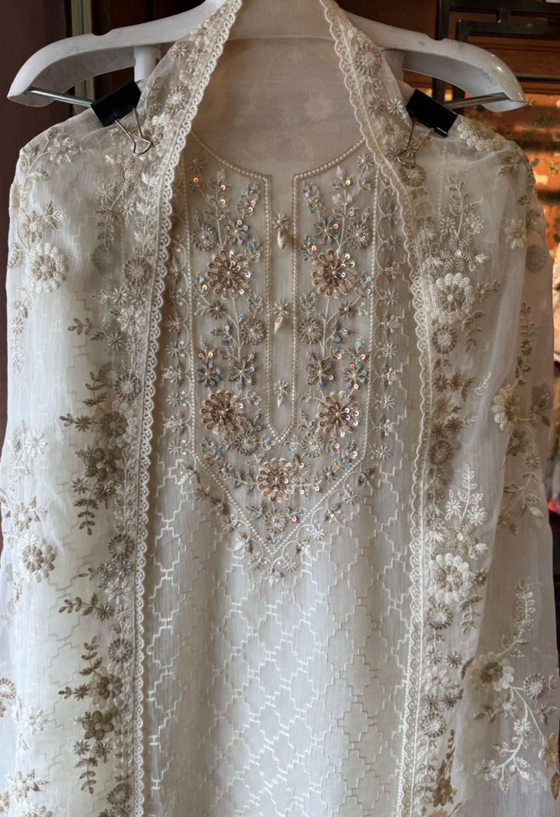 Very premium fabric used, Crushed chiffon with heavily thread embroidered