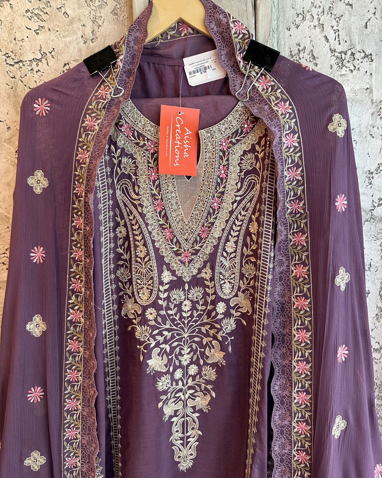 Soft chiffon Dupatta full in size with embroidered booties and scalloping on the borders
