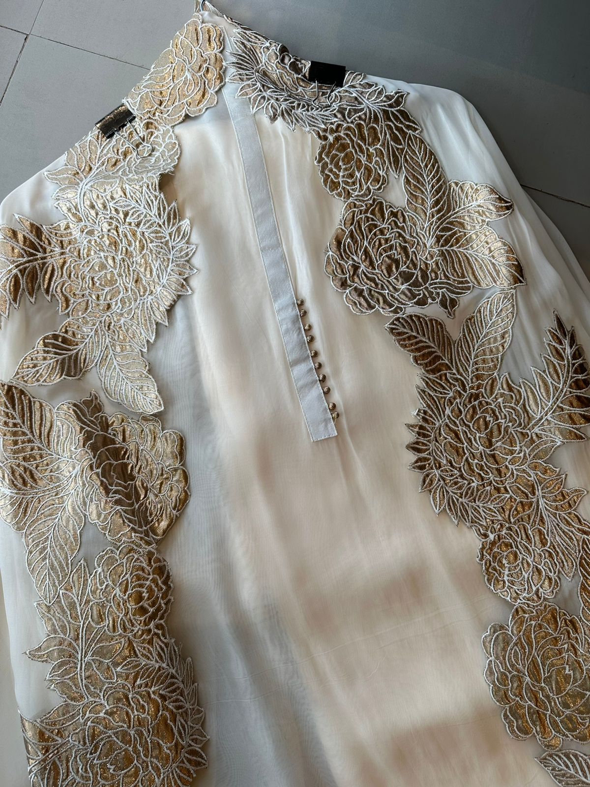 Super soft and Flowy organza with beautiful cushioning pattern