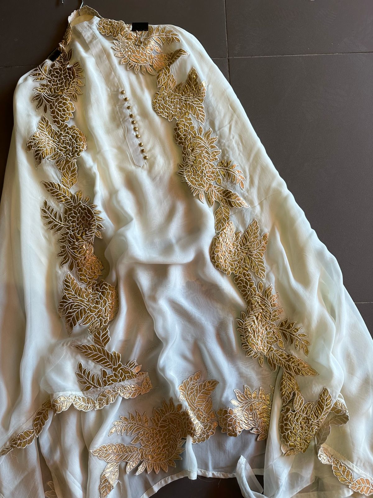 Super soft and Flowy organza with beautiful cushioning pattern