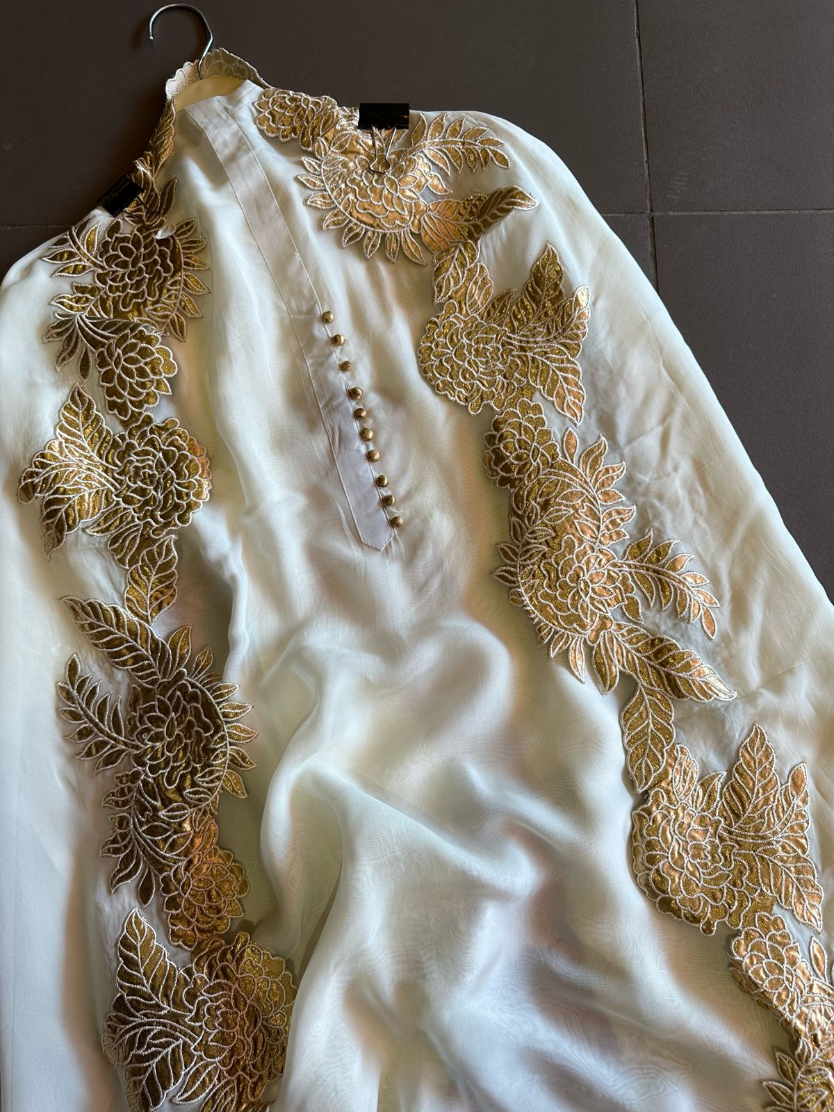 Super soft and Flowy organza with beautiful cushioning pattern