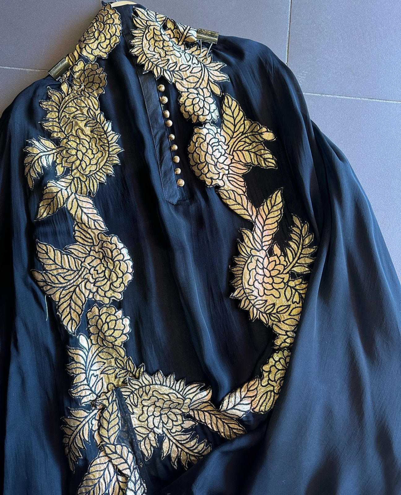 Super soft and Flowy organza with beautiful cushioning pattern