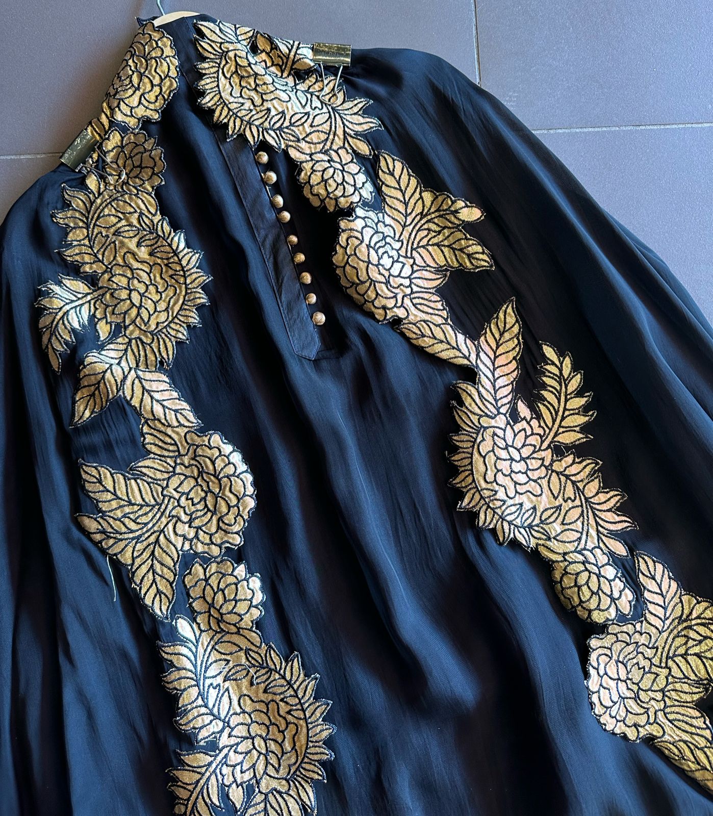 Super soft and Flowy organza with beautiful cushioning pattern