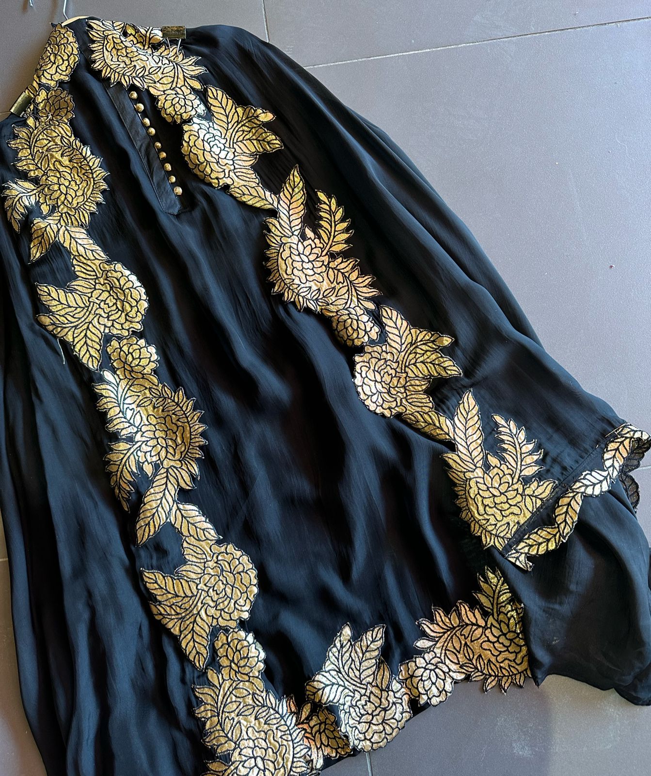 Super soft and Flowy organza with beautiful cushioning pattern