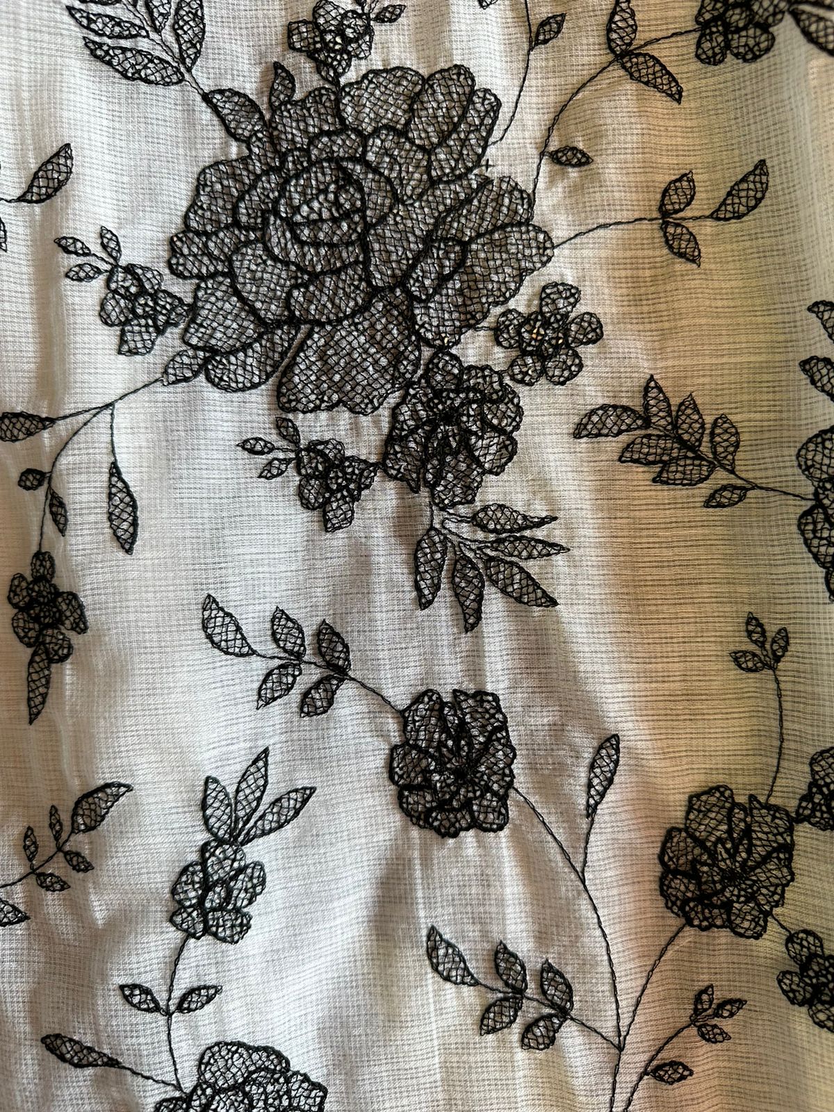 Pure and Soft original Kotta Doria with floral embroidered Jaal on the front with very smart