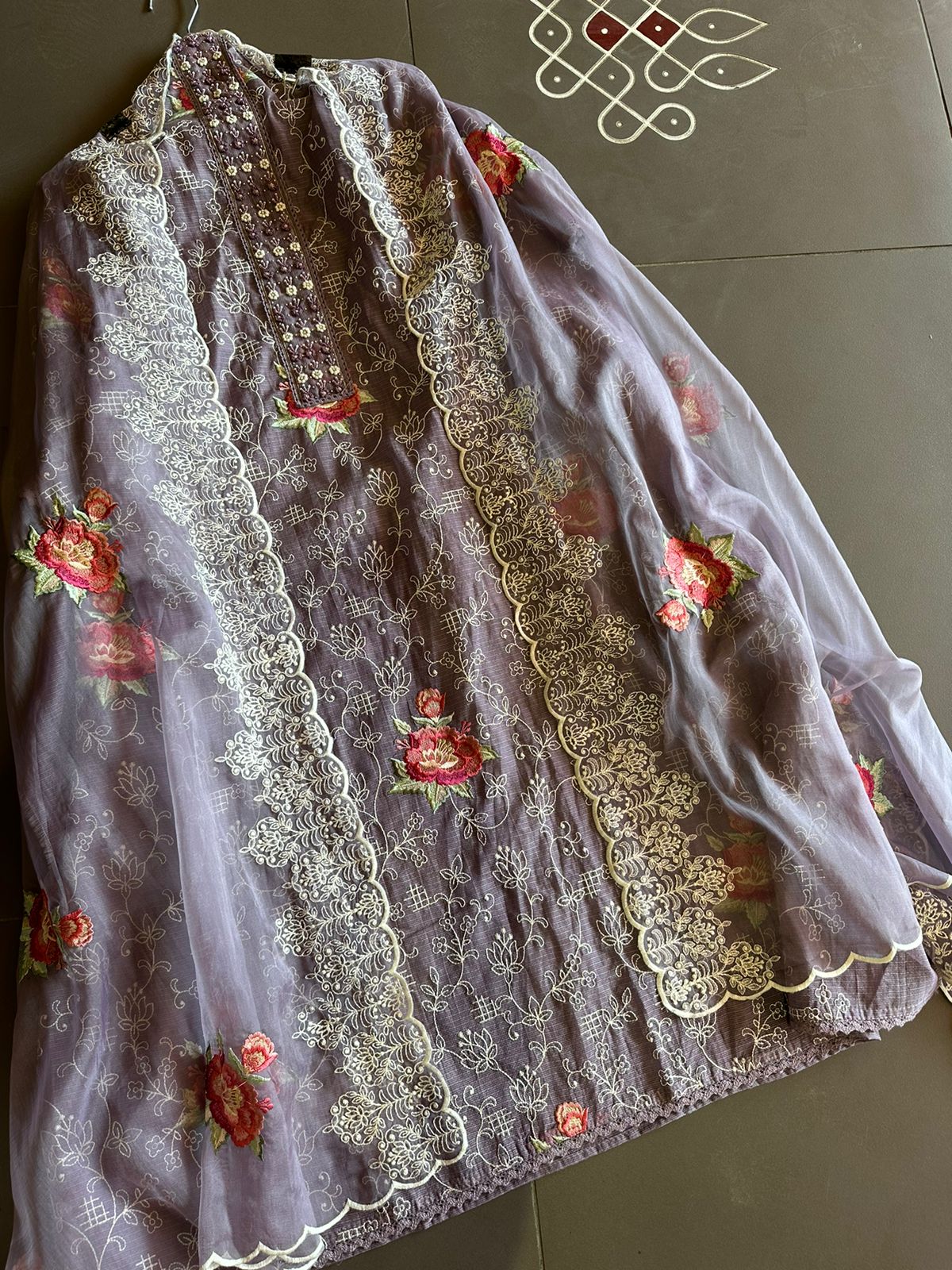 Pure and Soft original Kotta Doria with floral embroidered Jaal on the front with very smart
