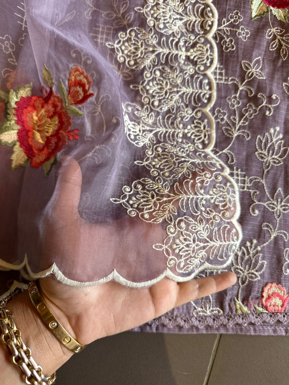 Pure and Soft original Kotta Doria with floral embroidered Jaal on the front with very smart