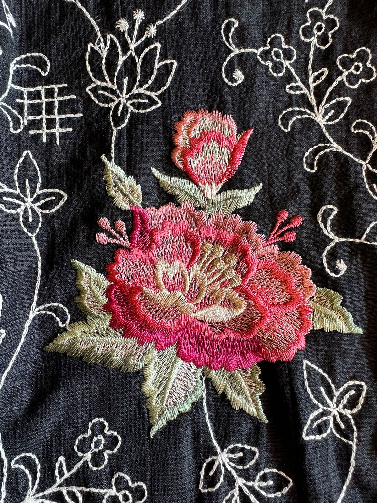 Pure and Soft original Kotta Doria with floral embroidered Jaal on the front with very smart