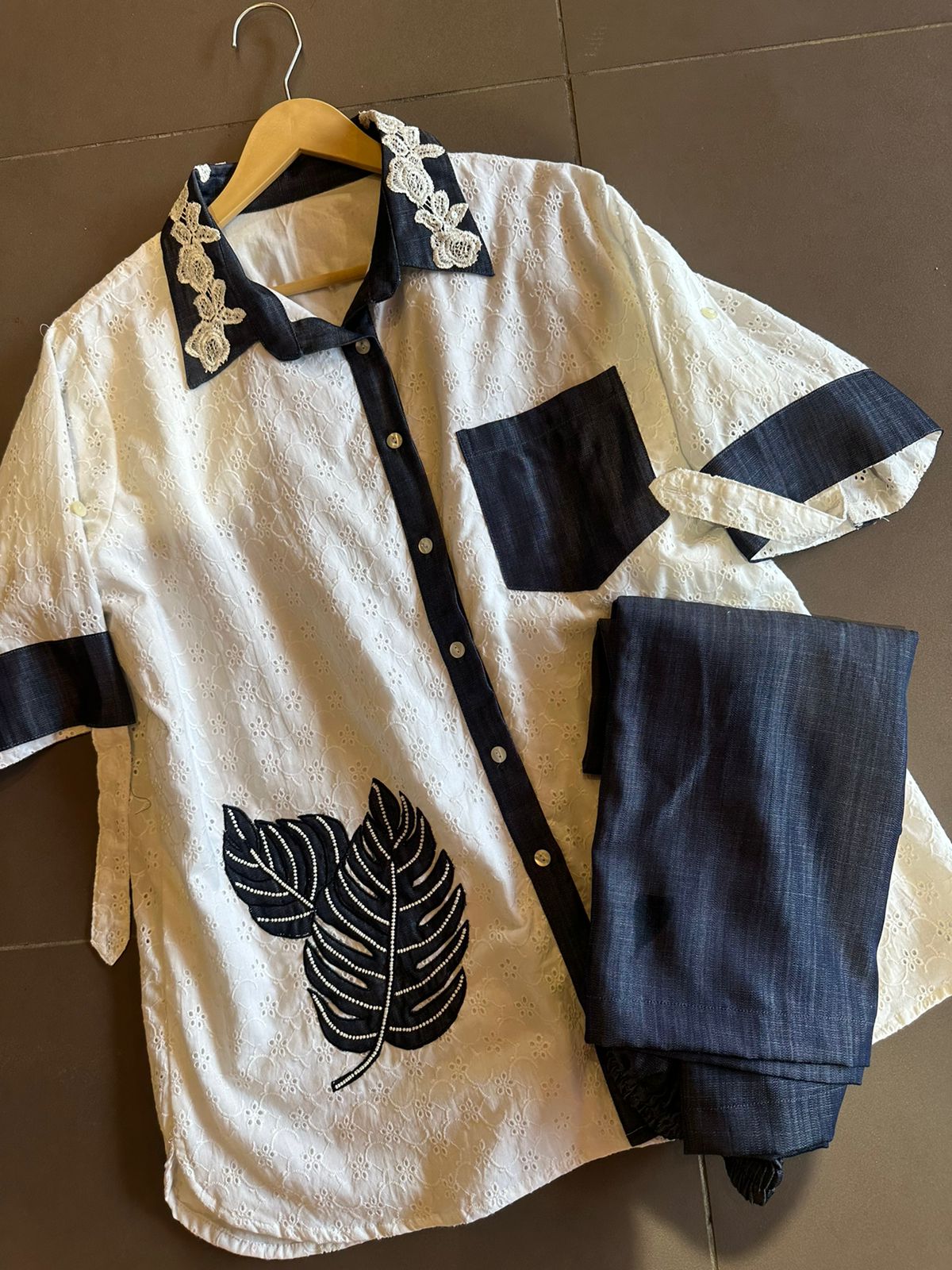 Chicken cotton shirt with pocket detailing on the front with leaf