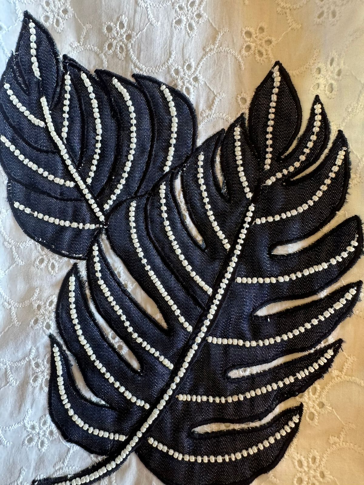 Chicken cotton shirt with pocket detailing on the front with leaf