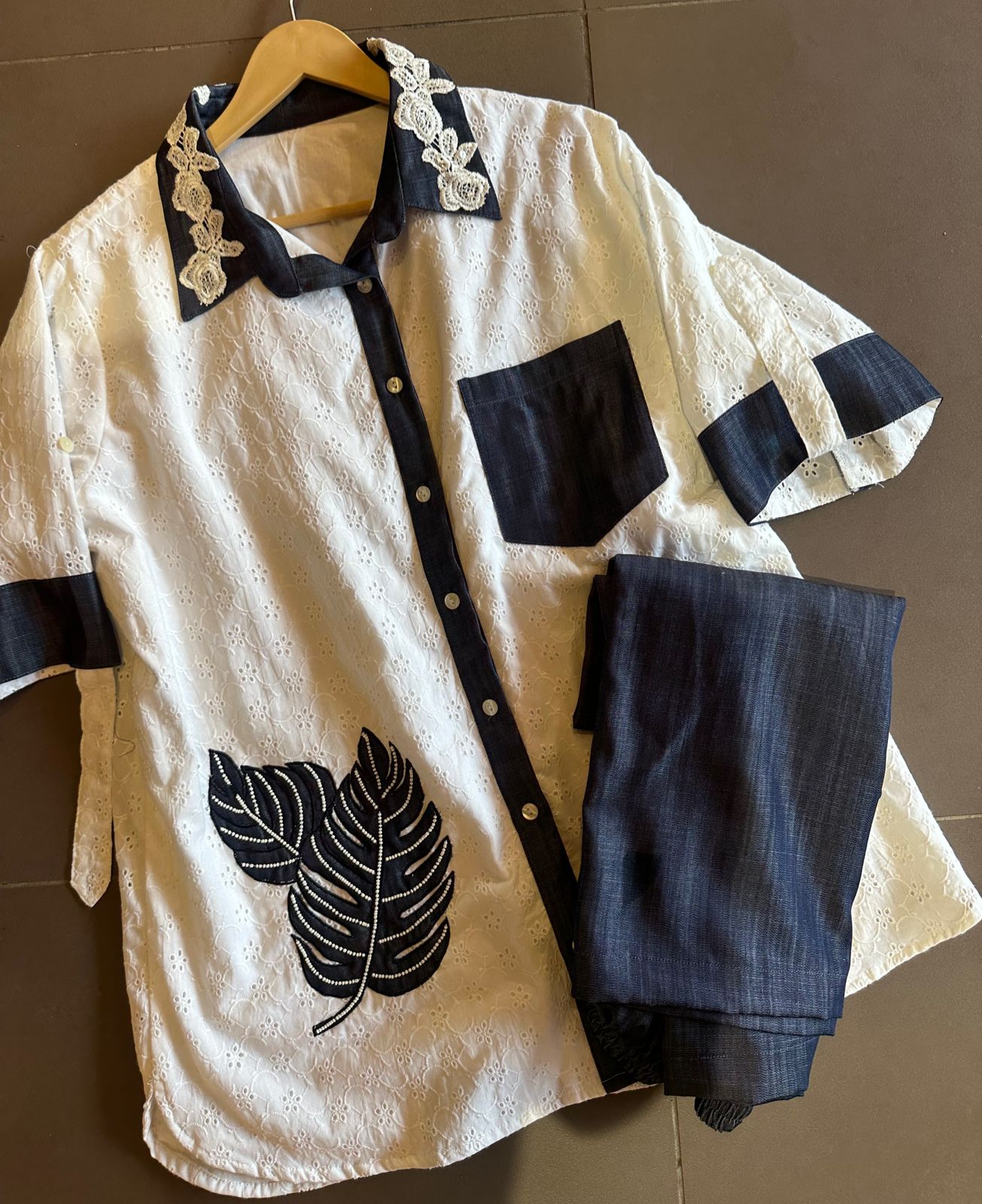 Chicken cotton shirt with pocket detailing on the front with leaf