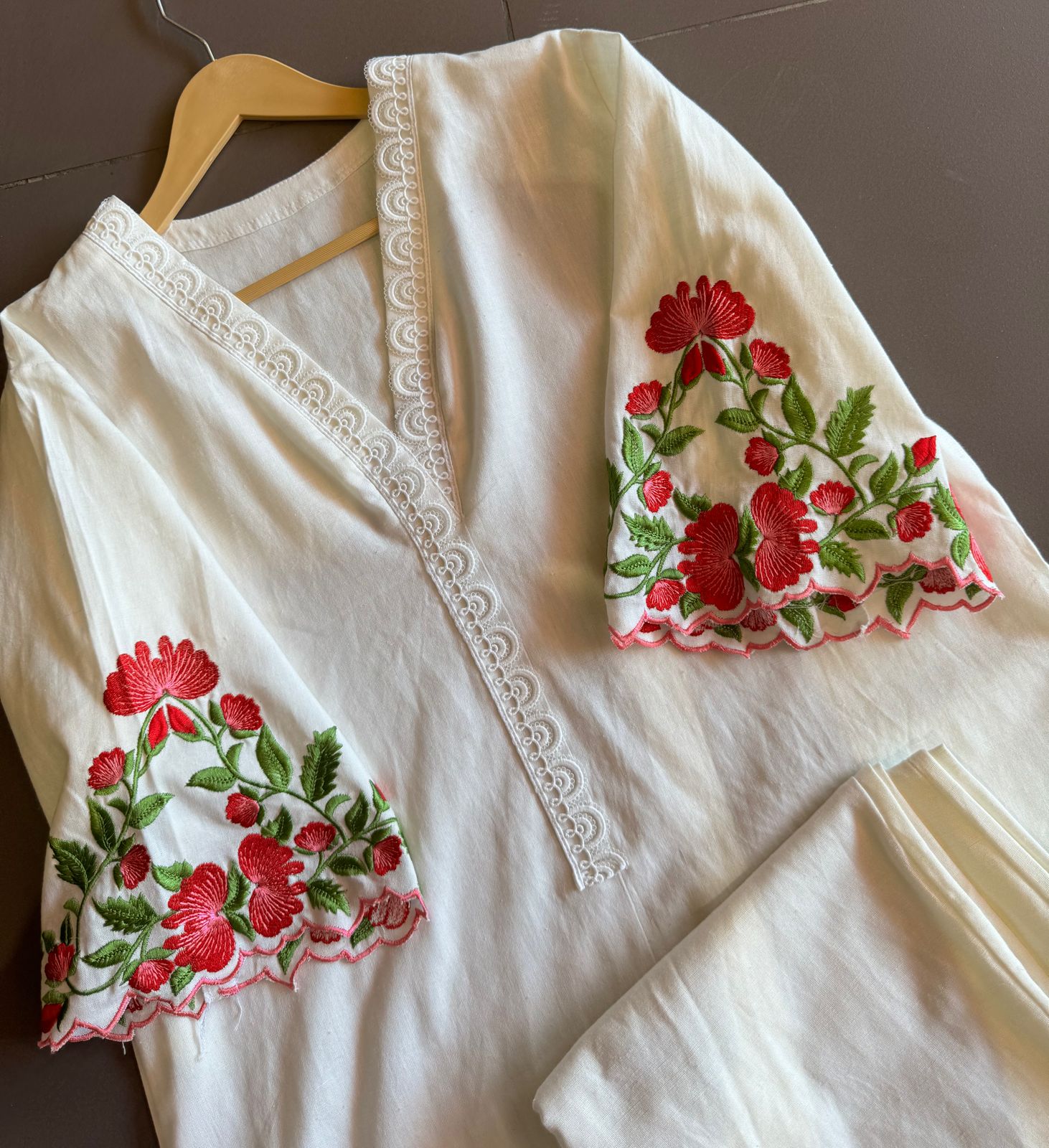 Pure cotton linen stitched tunic with lace attached on the neckline and ghera
