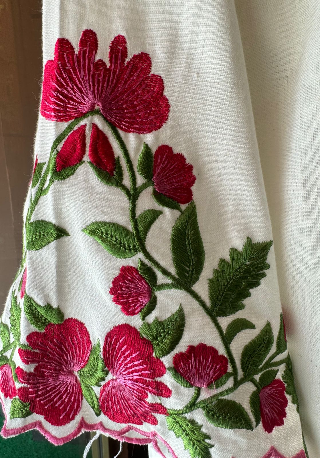 Pure cotton linen stitched tunic with lace attached on the neckline and ghera