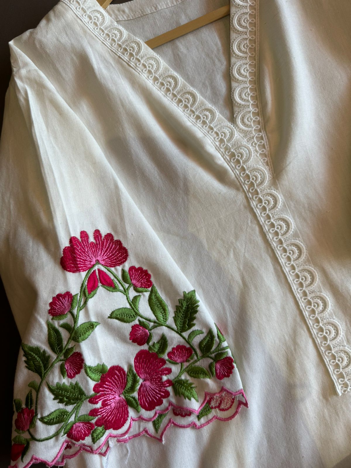 Pure cotton linen stitched tunic with lace attached on the neckline and ghera