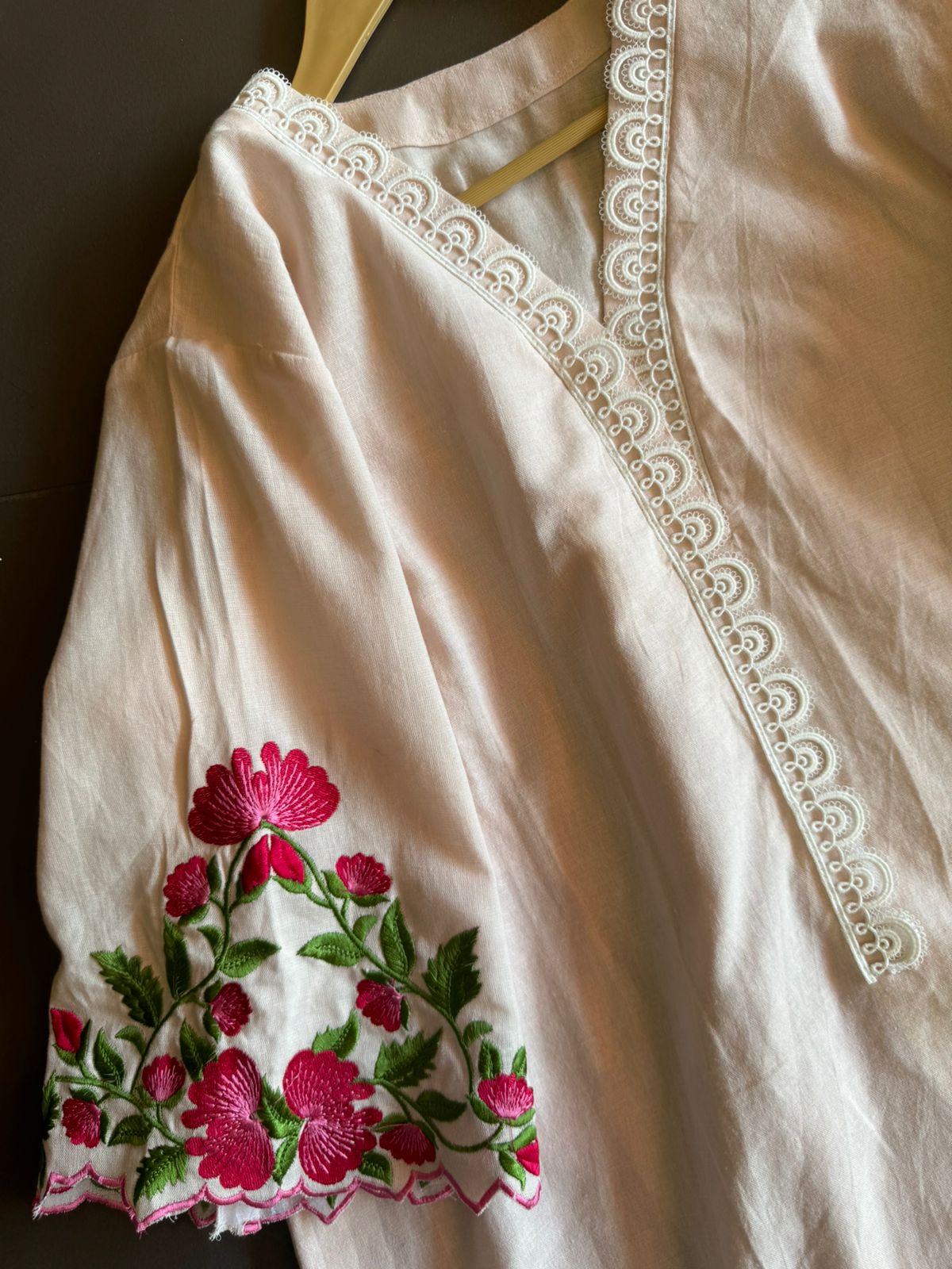 Pure cotton linen stitched tunic with lace attached on the neckline and ghera