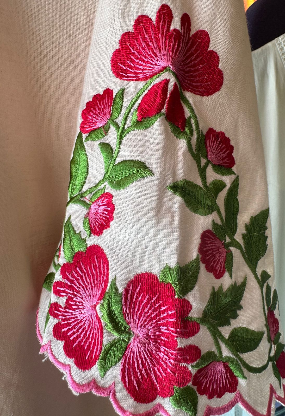 Pure cotton linen stitched tunic with lace attached on the neckline and ghera