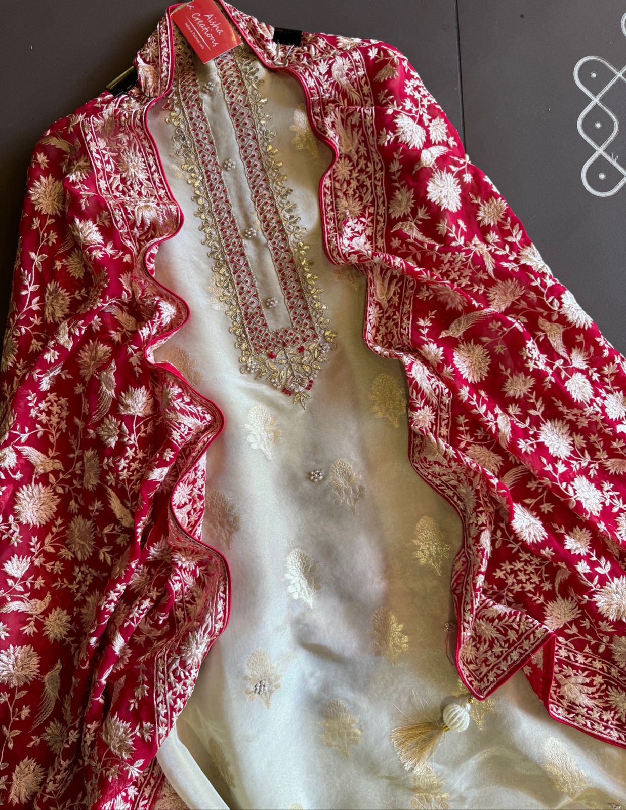 Beautiful and very elegant Tissue bootie weaved