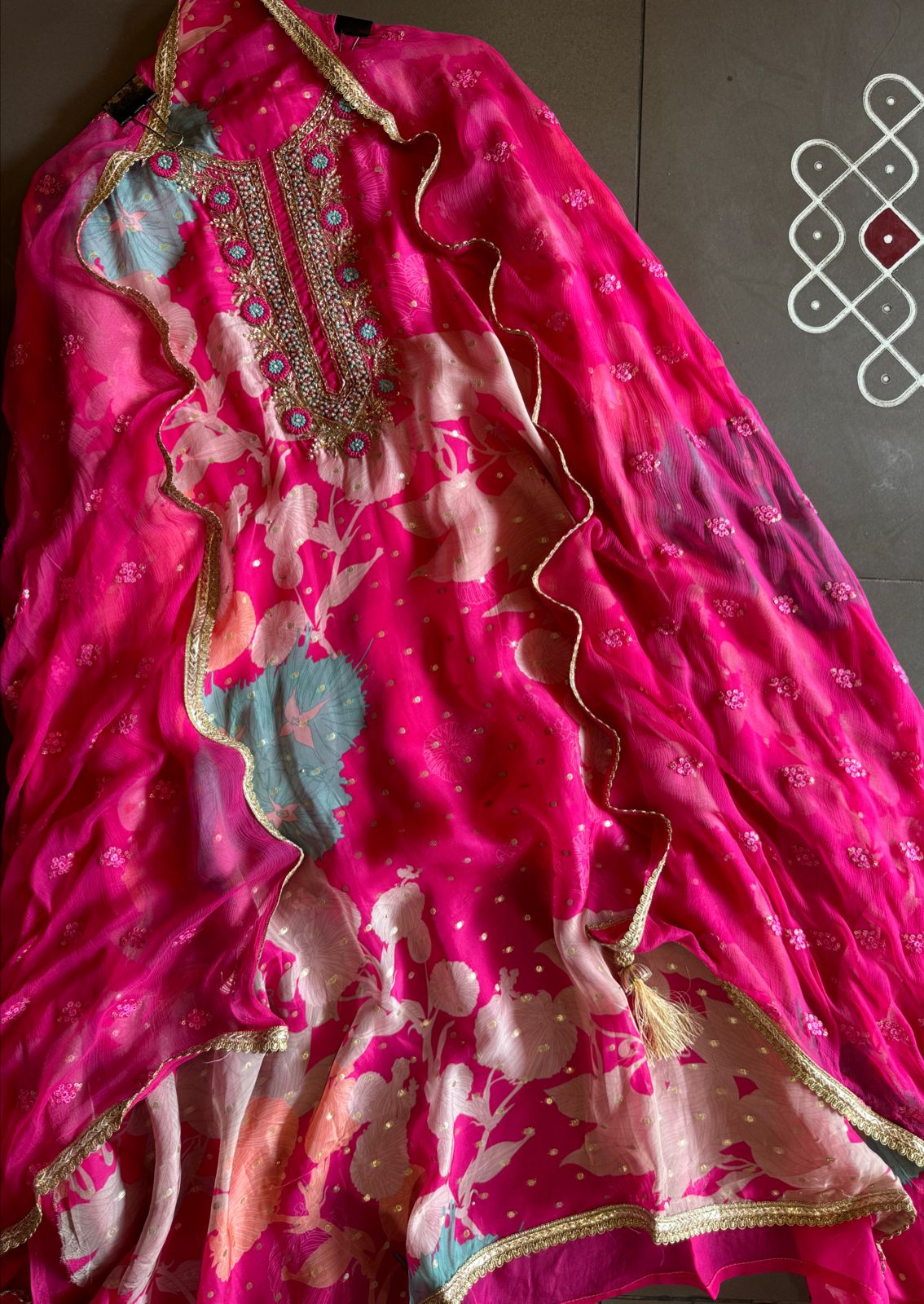 Printed Suit with Highlighting on the shirt