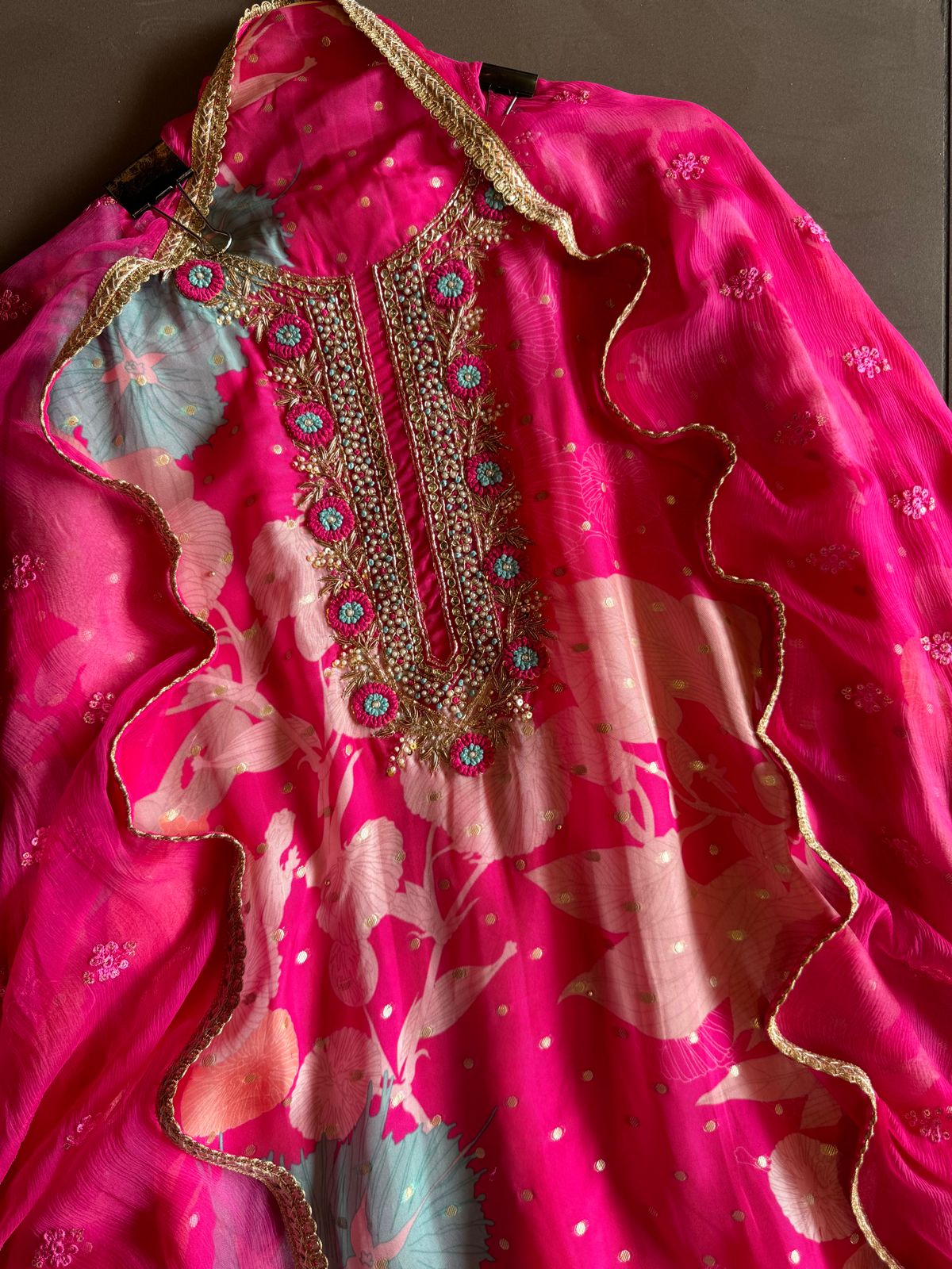 Printed Suit with Highlighting on the shirt