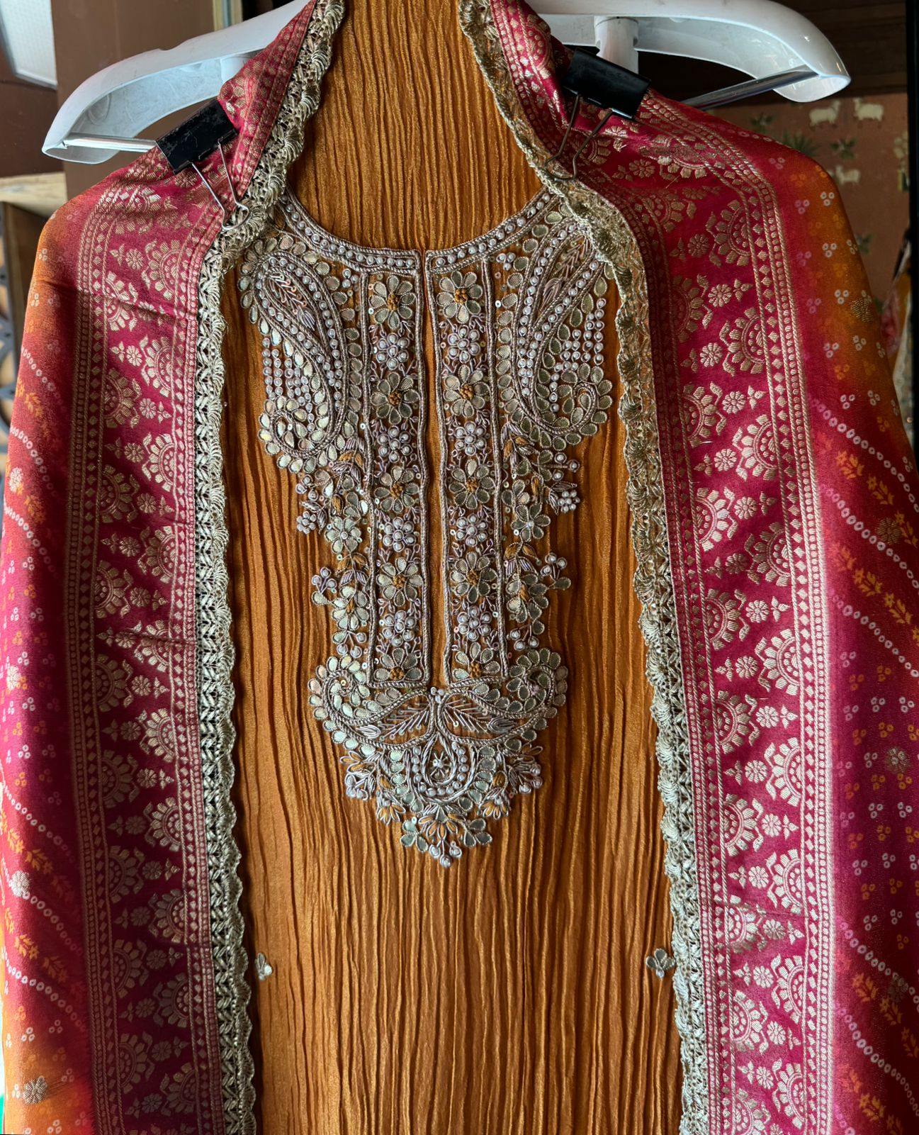 Pure crushed Shimmer tissue (Unstitched)