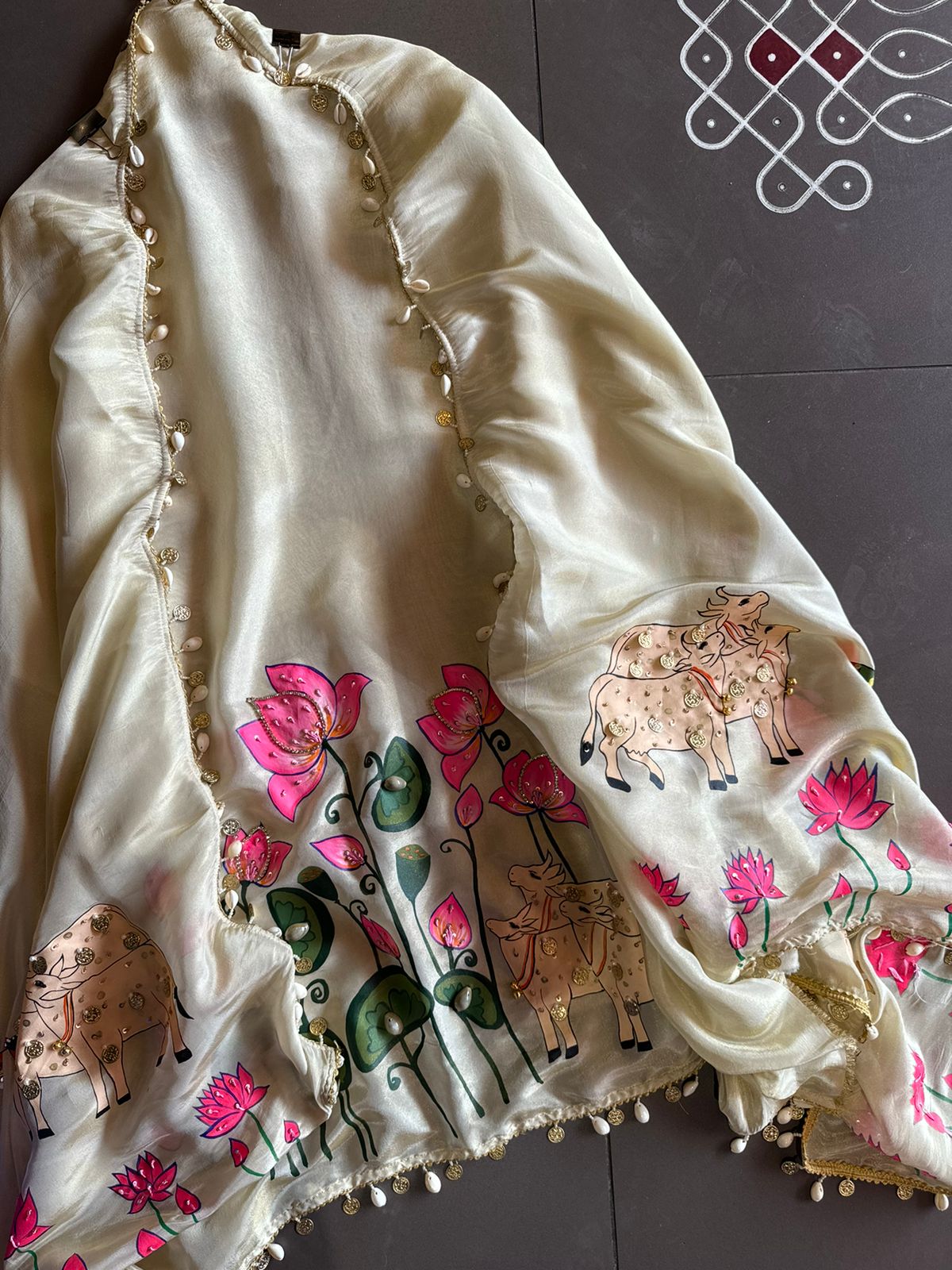 Pure tissue hand painted suit