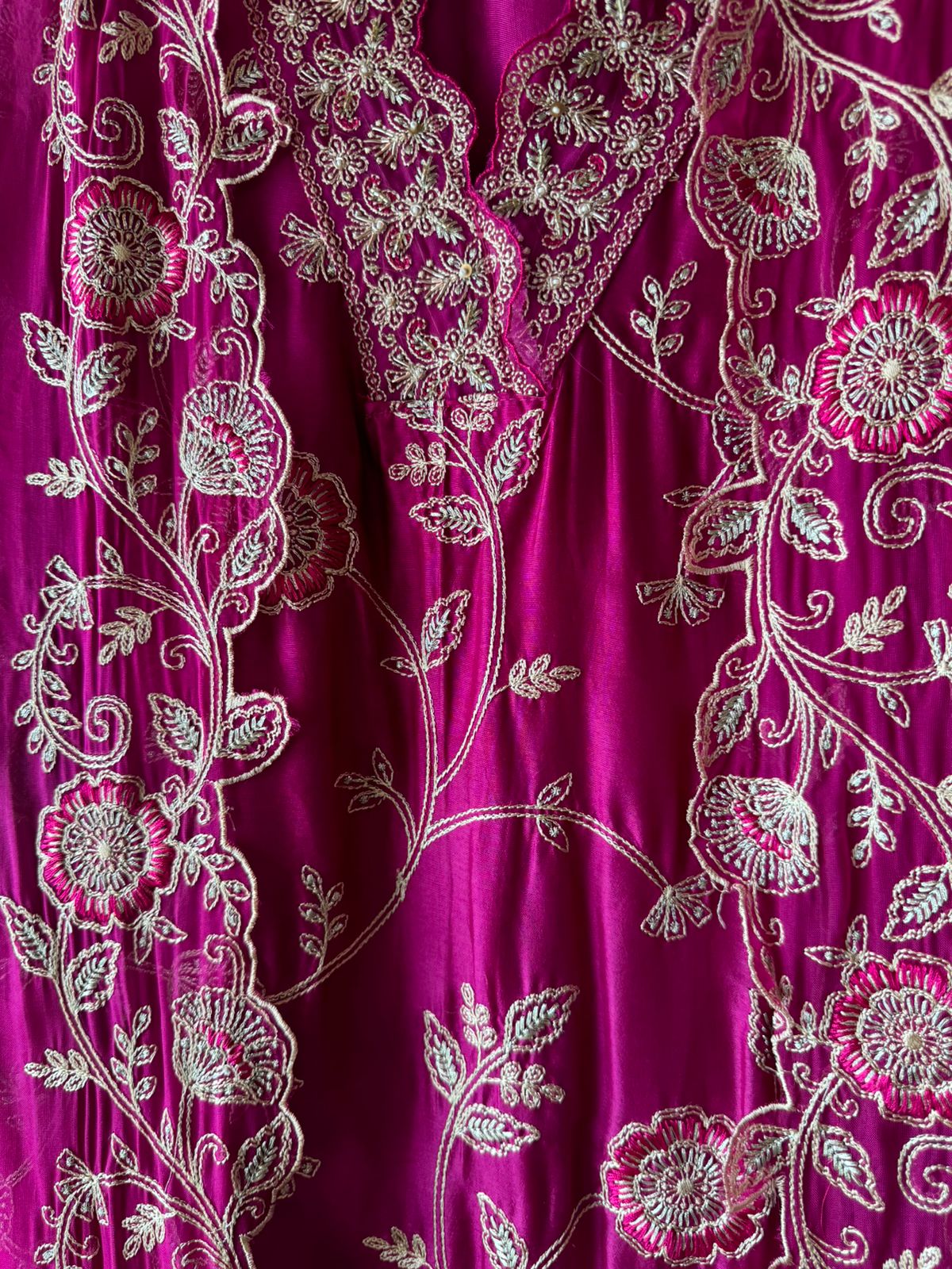 Show our new embroidered Silk Collection