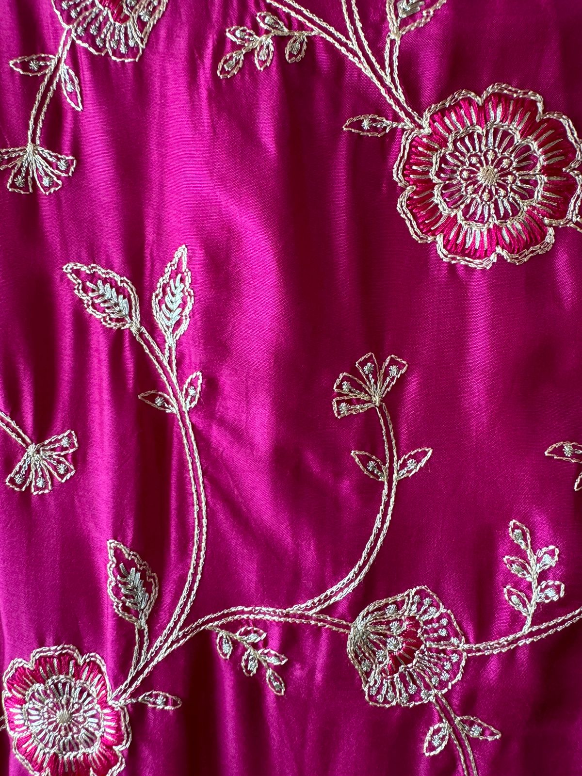 Show our new embroidered Silk Collection