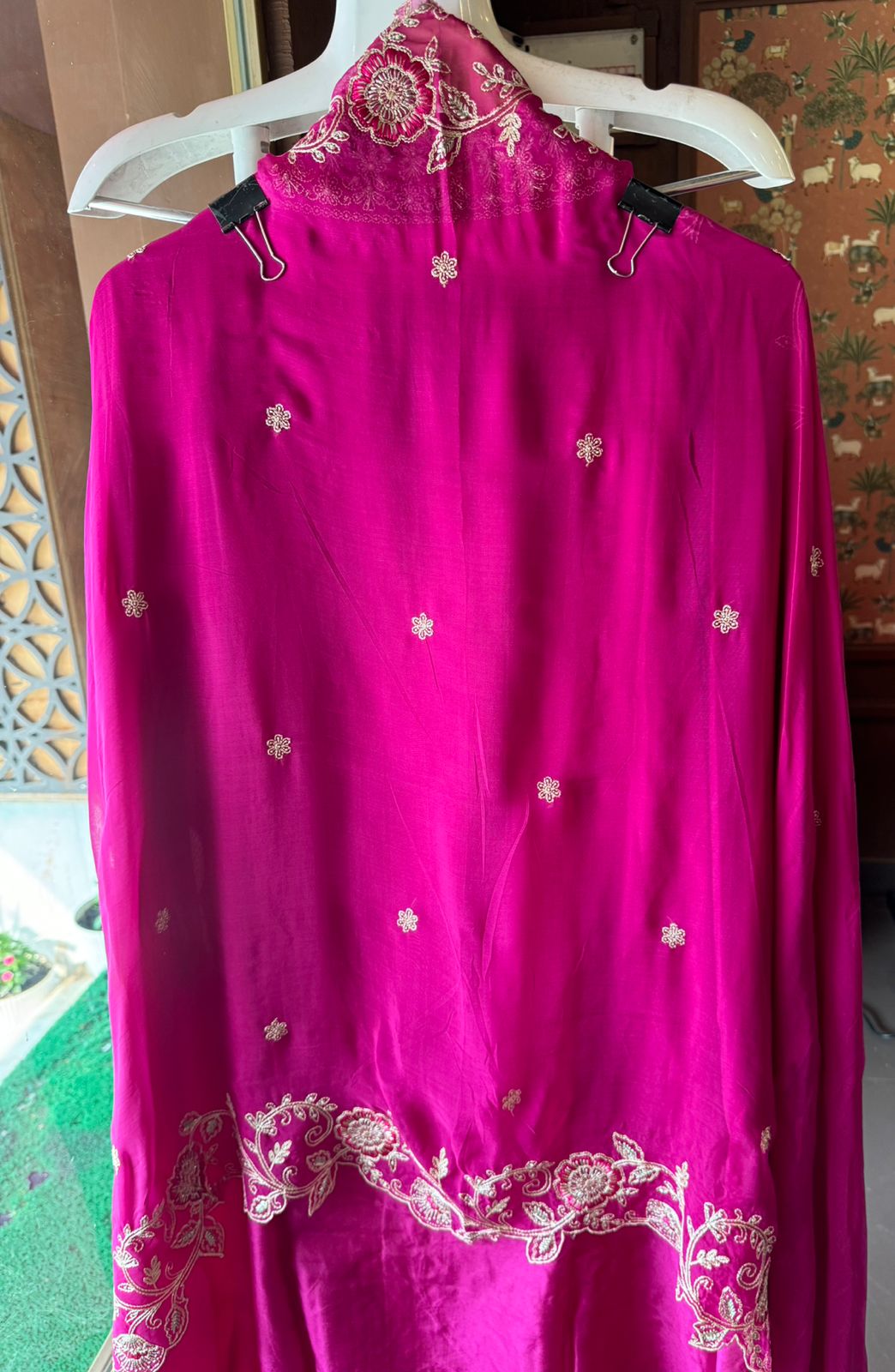 Show our new embroidered Silk Collection