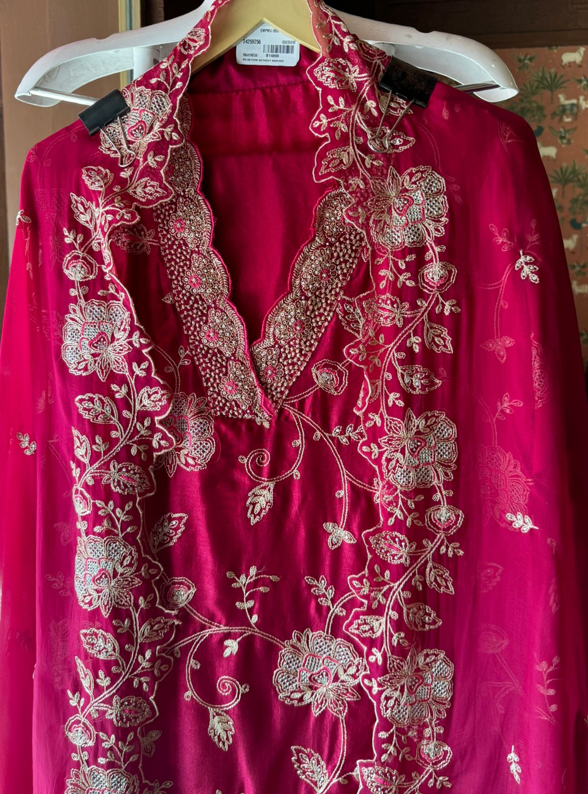 Show our new embroidered Silk Collection