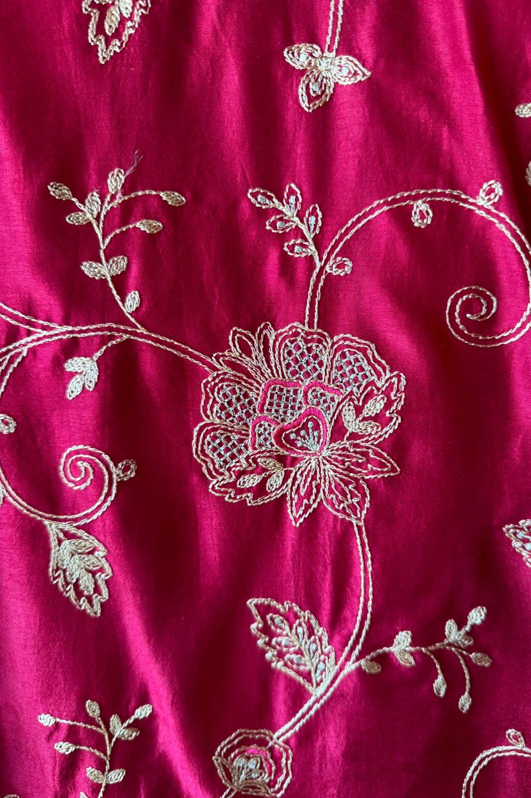 Show our new embroidered Silk Collection