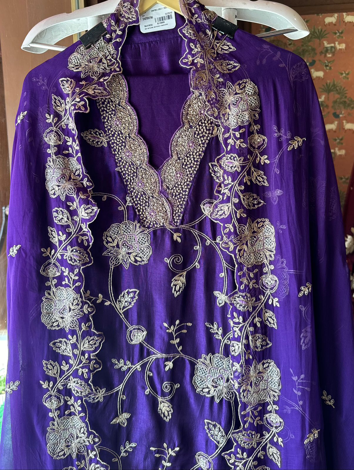 Show our new embroidered Silk Collection