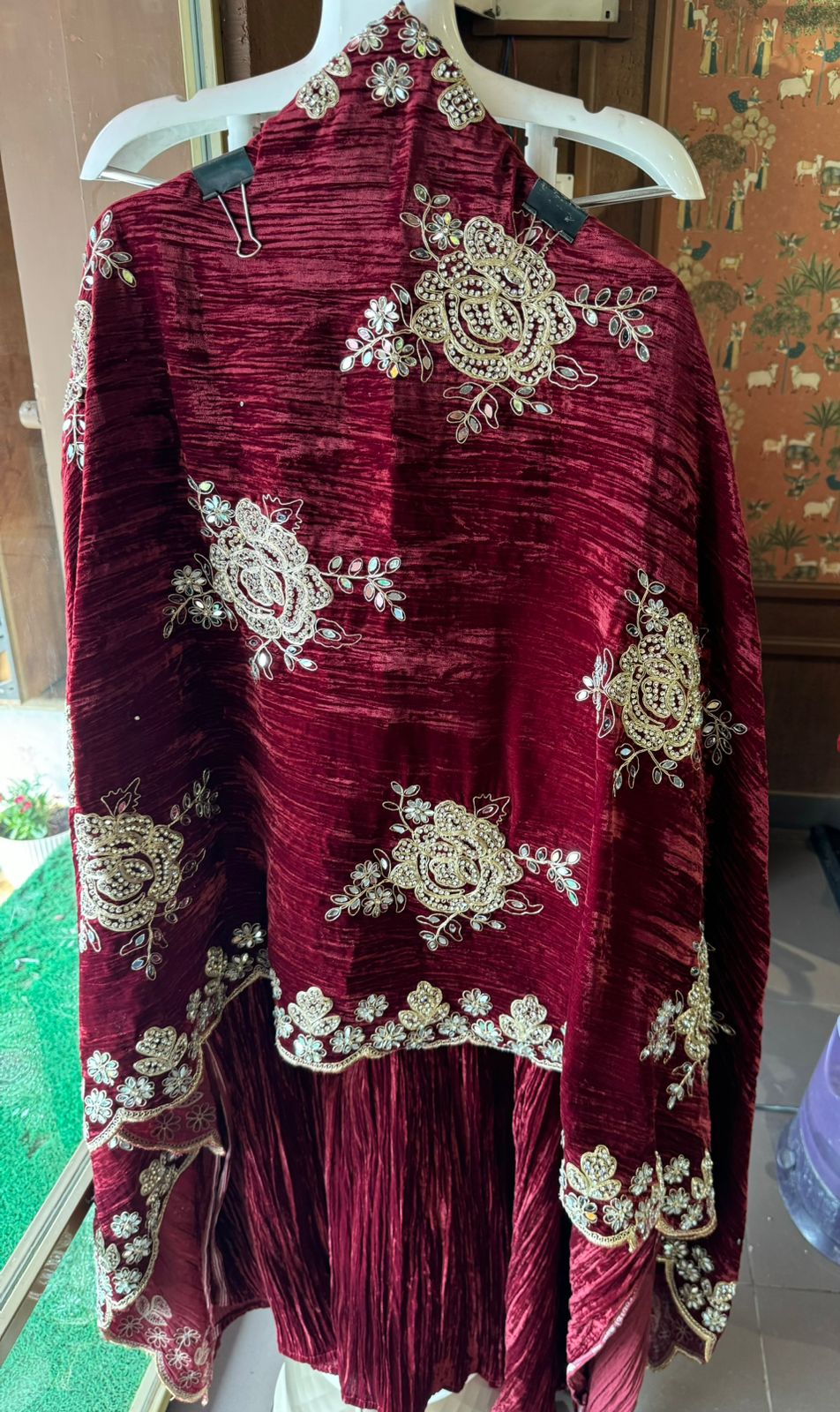 Crushed velvet unstitched Suits