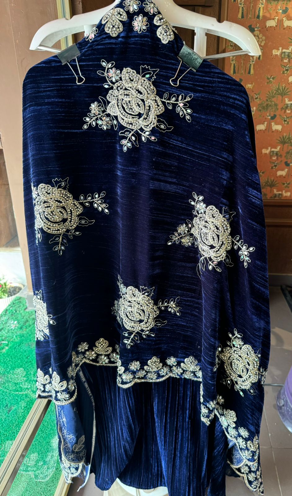 Crushed velvet unstitched Suits