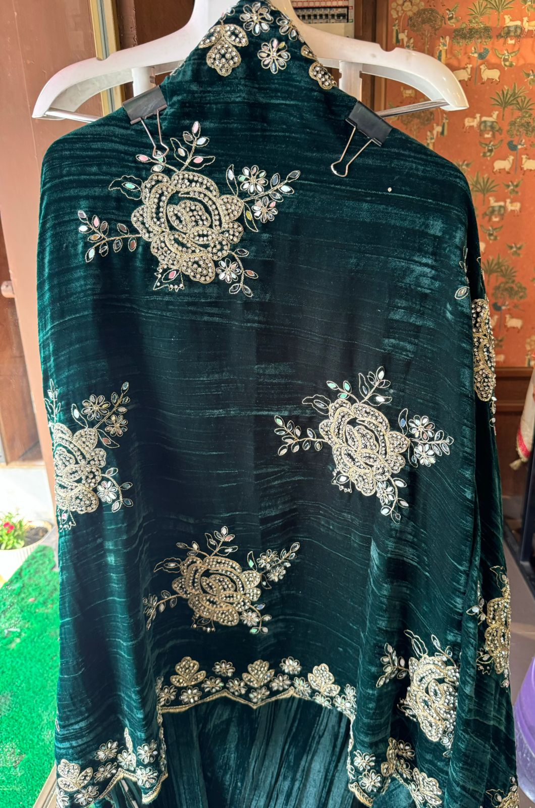 Crushed velvet unstitched Suits