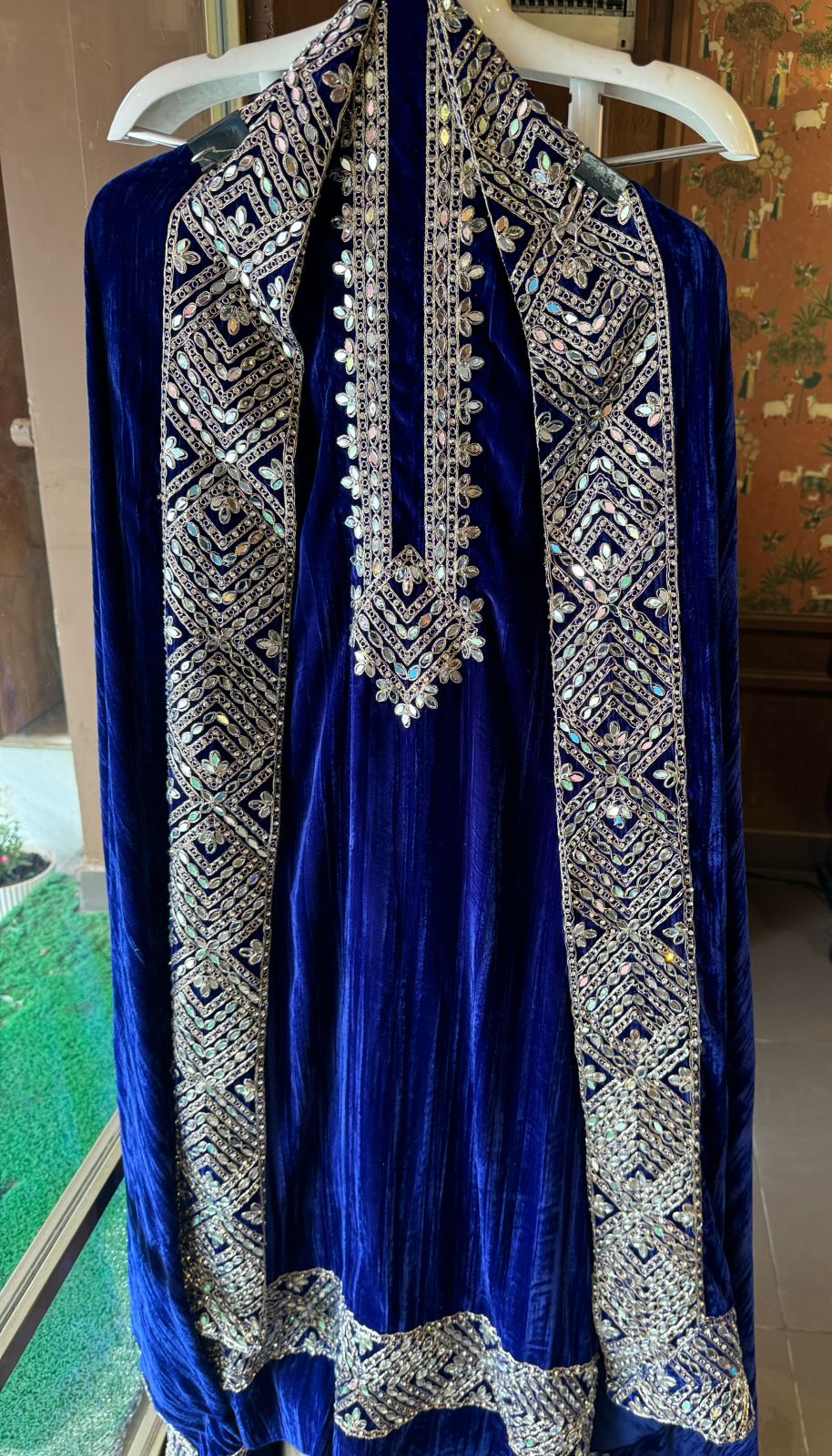 Crushed velvet unstitched Suit