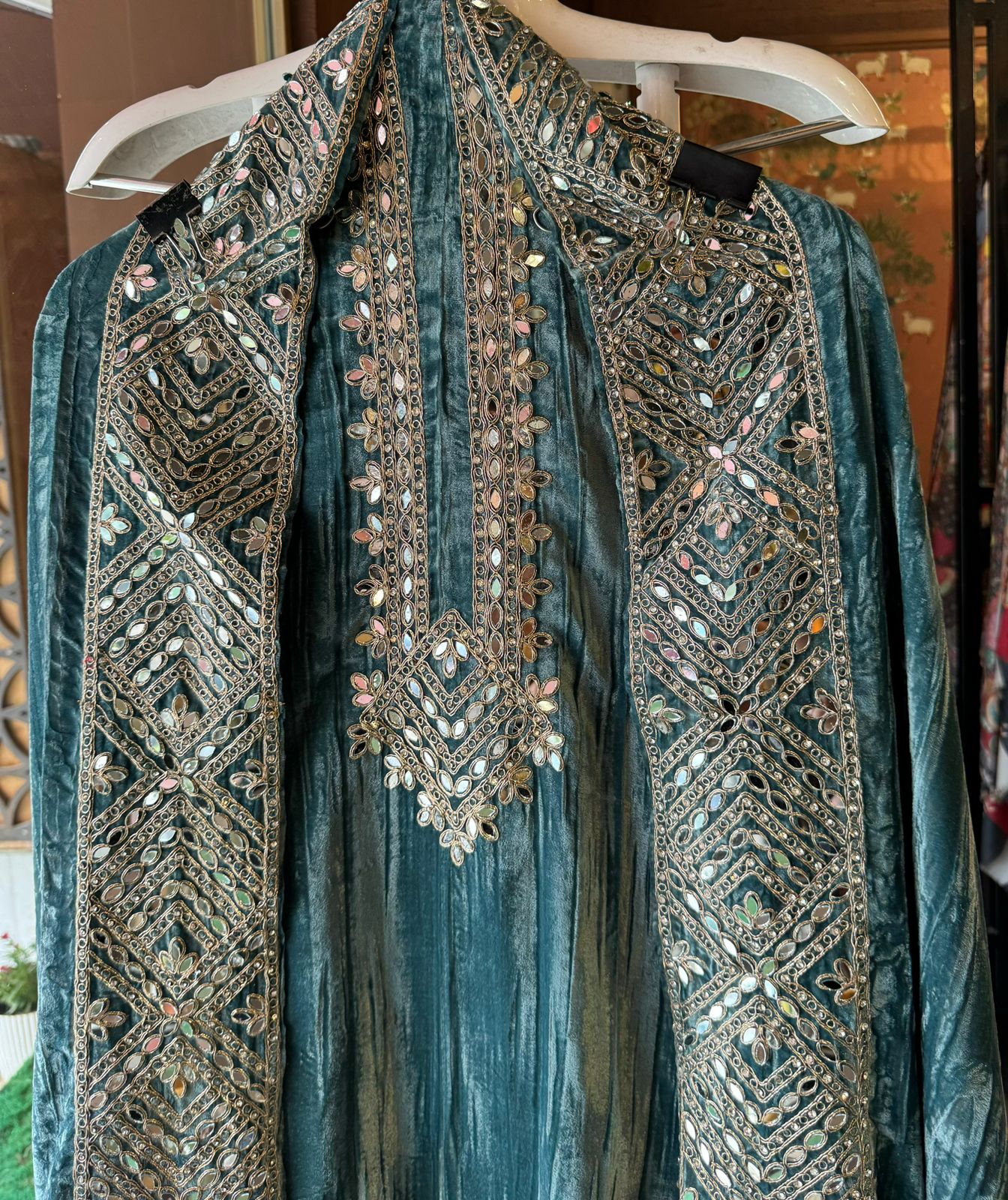 Crushed velvet unstitched Suit