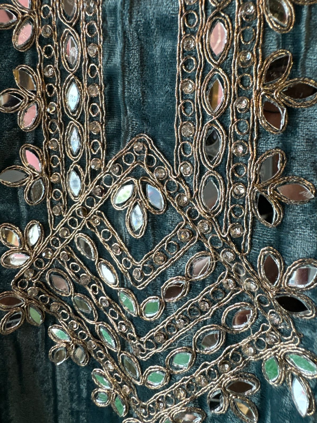 Crushed velvet unstitched Suit