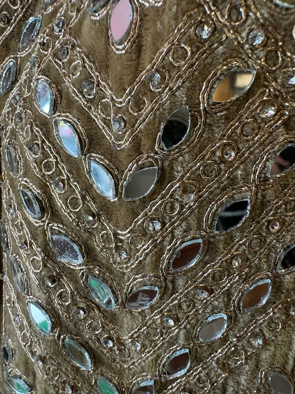 Crushed velvet unstitched Suit