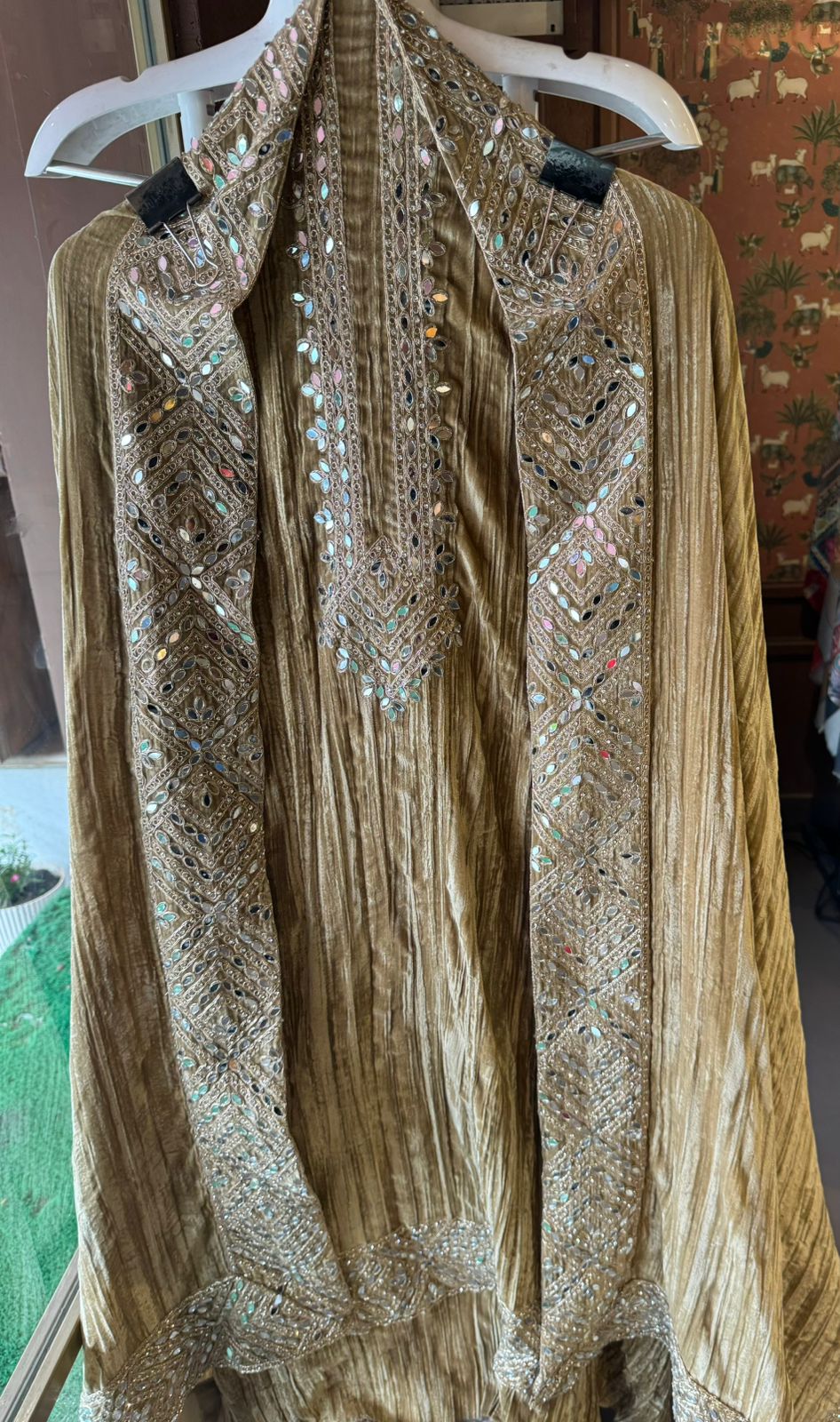 Crushed velvet unstitched Suit