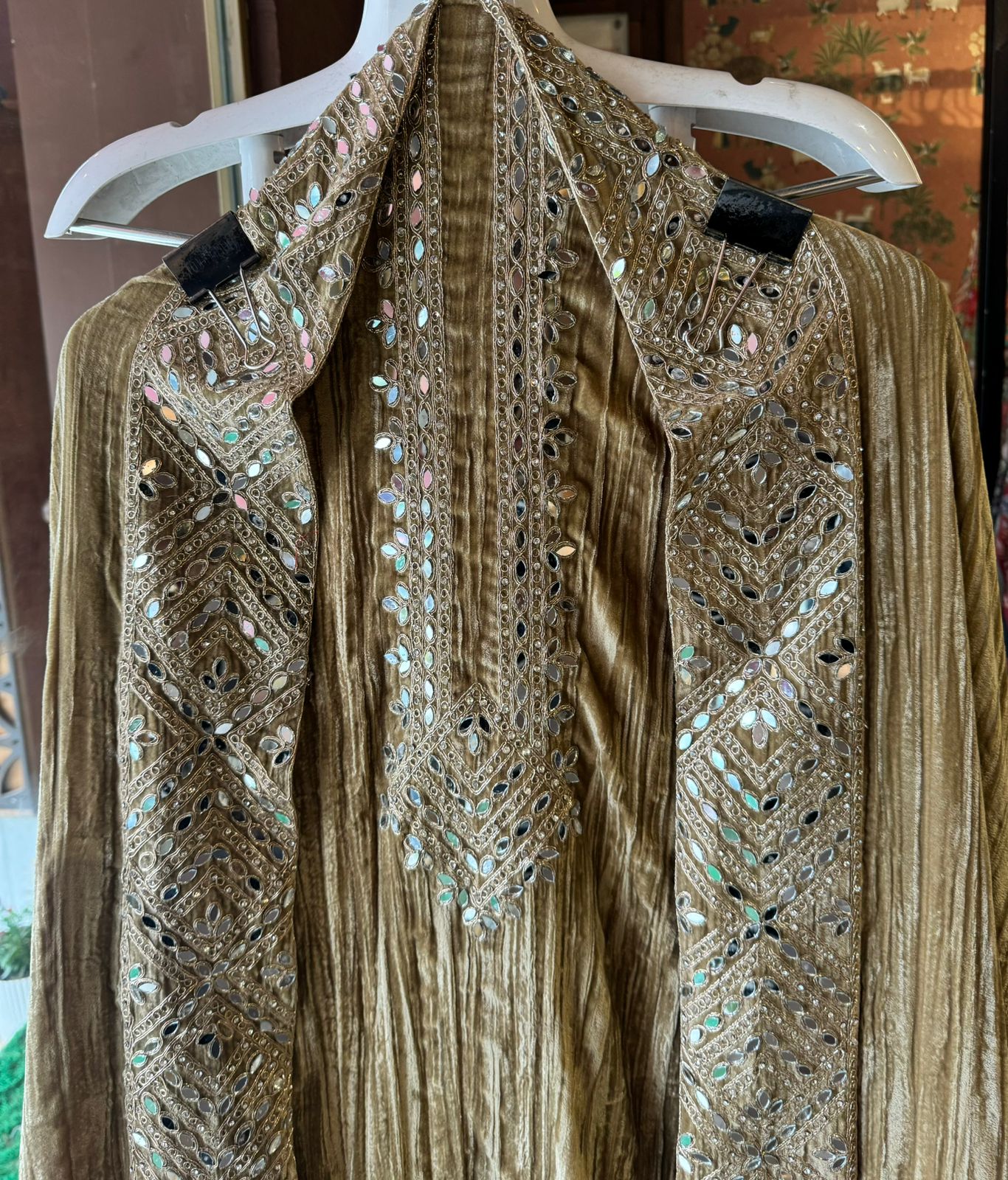 Crushed velvet unstitched Suit