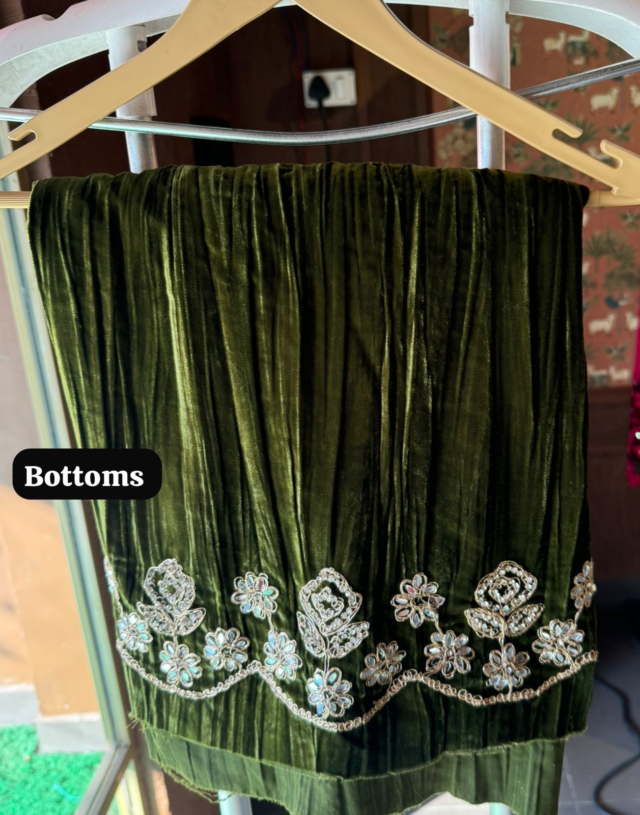 Crushed velvet unstitched Suits