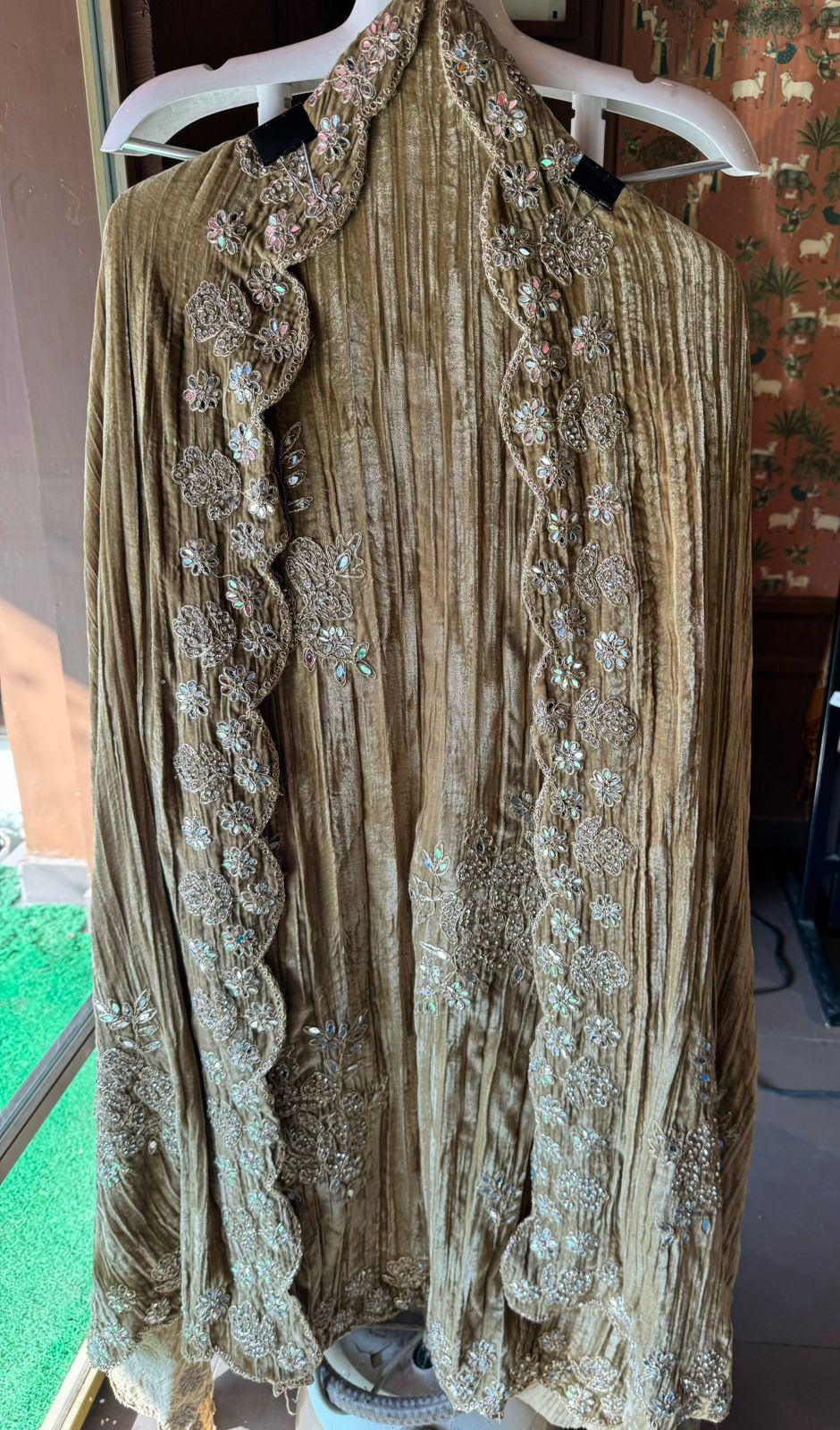 Crushed velvet unstitched Suits