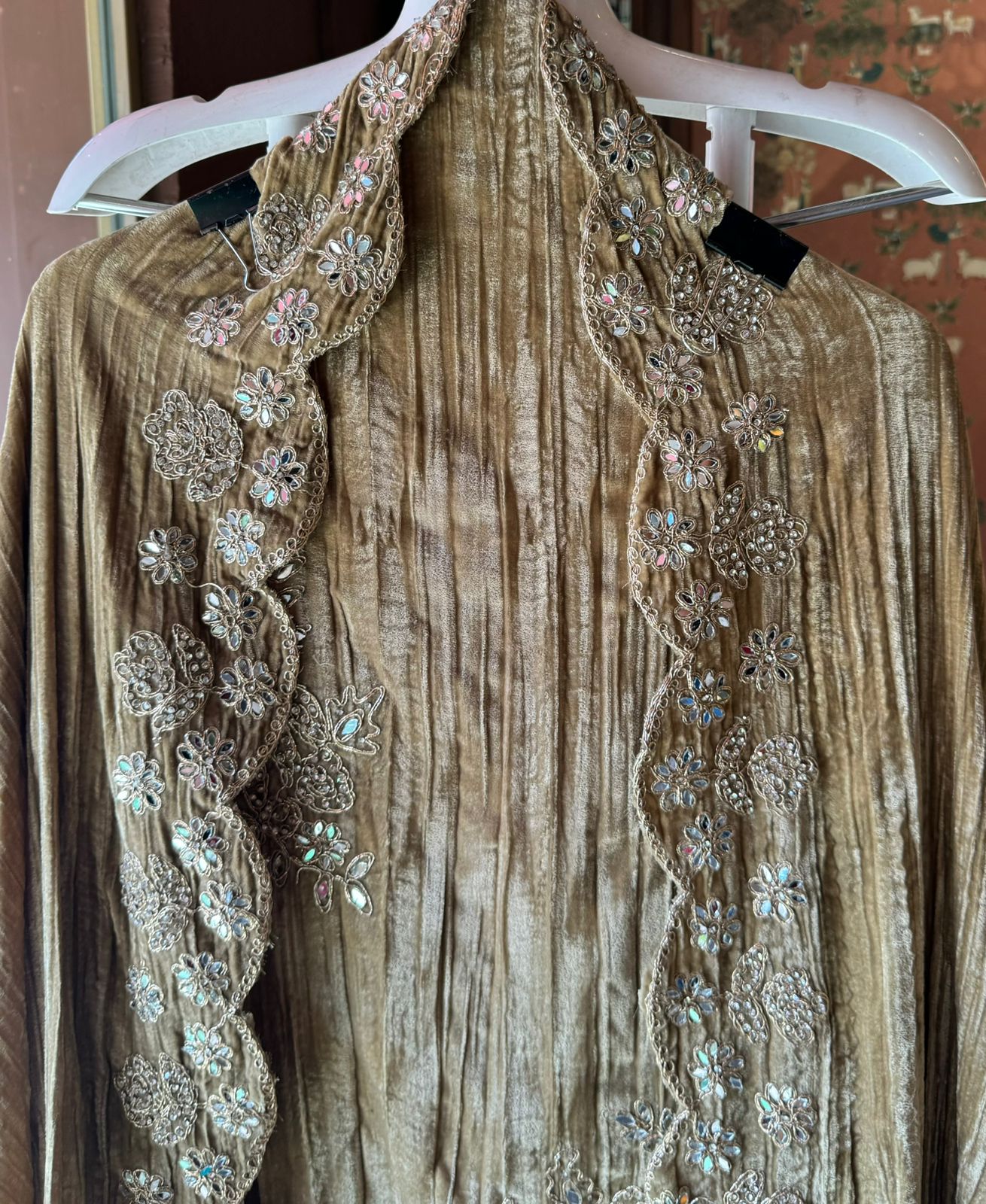 Crushed velvet unstitched Suits