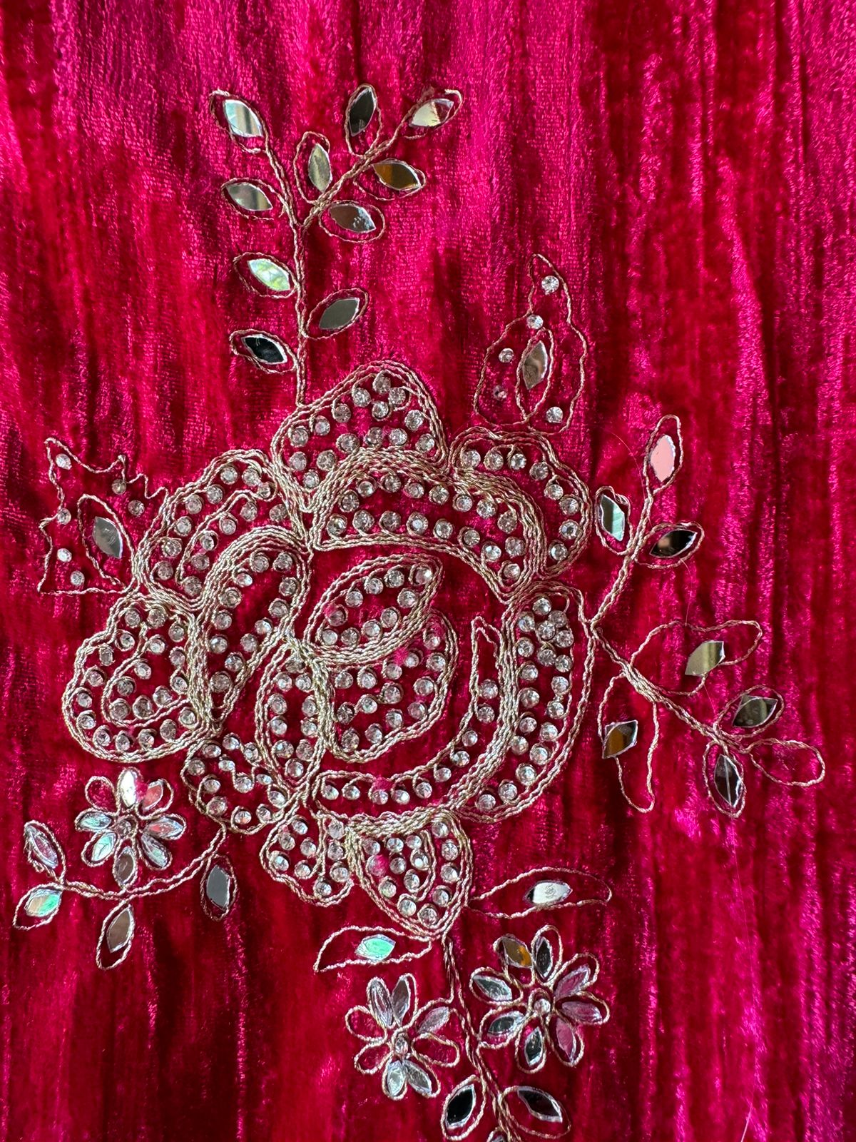 Crushed velvet unstitched Suits