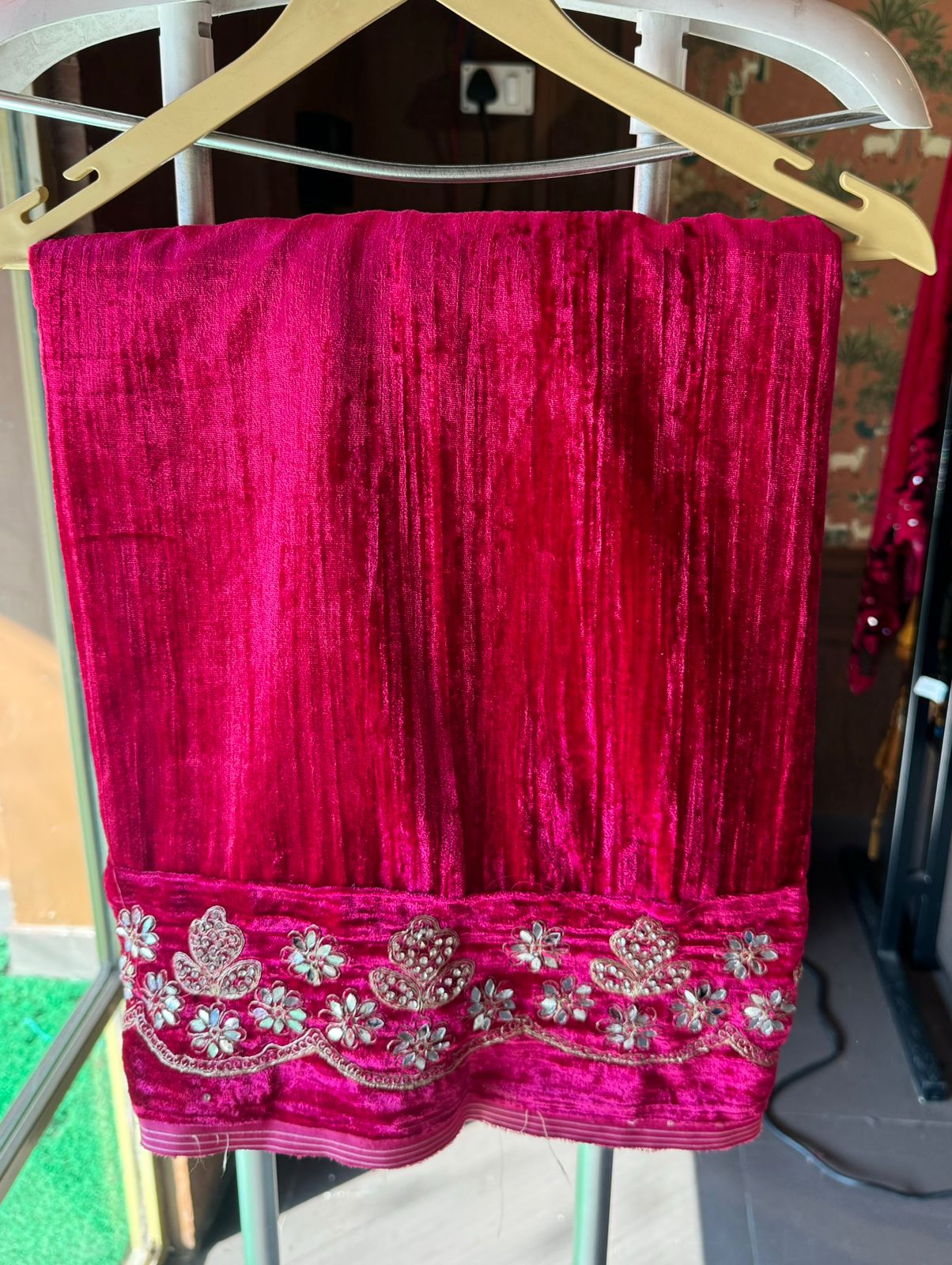 Crushed velvet unstitched Suits