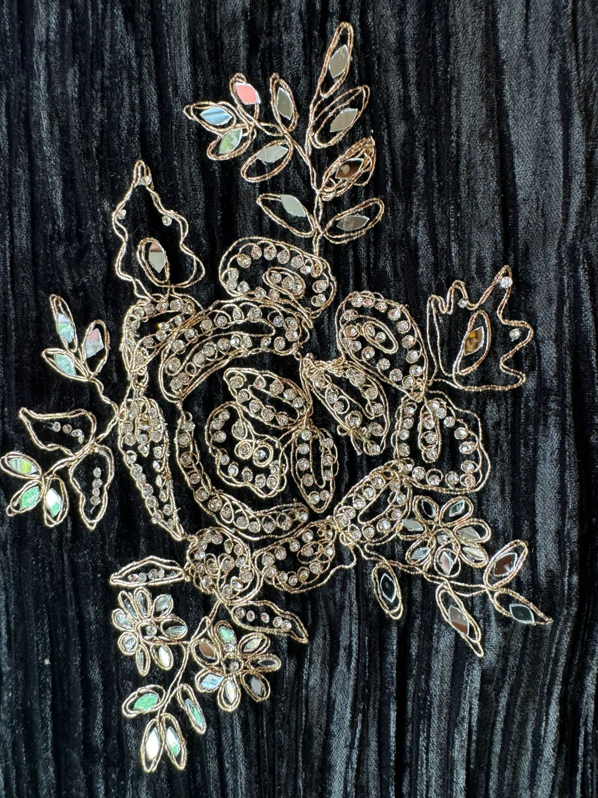 Crushed velvet unstitched Suits