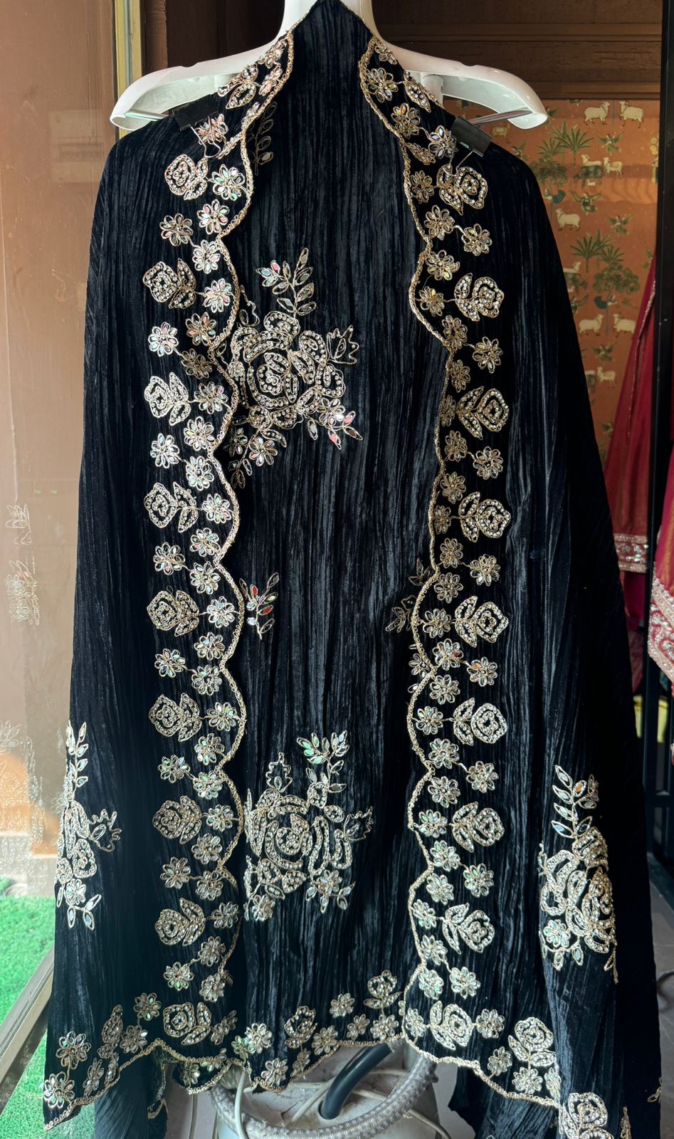 Crushed velvet unstitched Suits