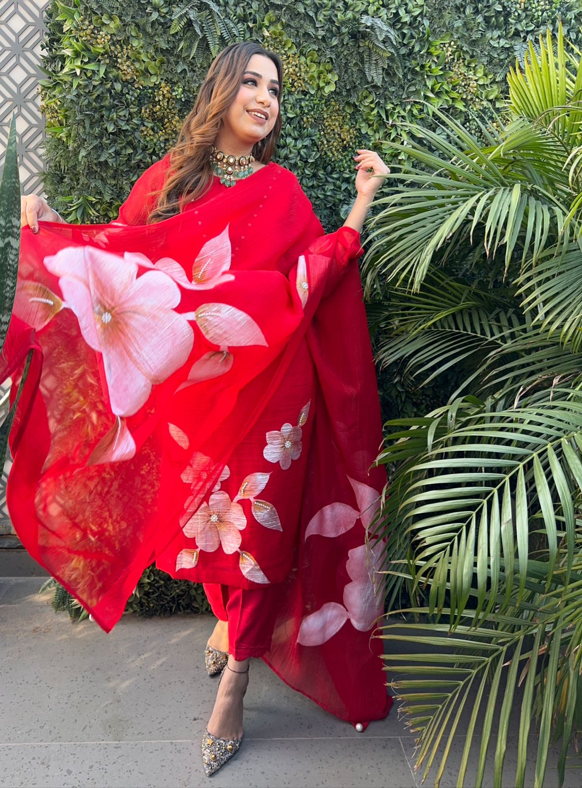 Presenting a very gorgeous Kareena Kapoor inspired Red hand painted suit