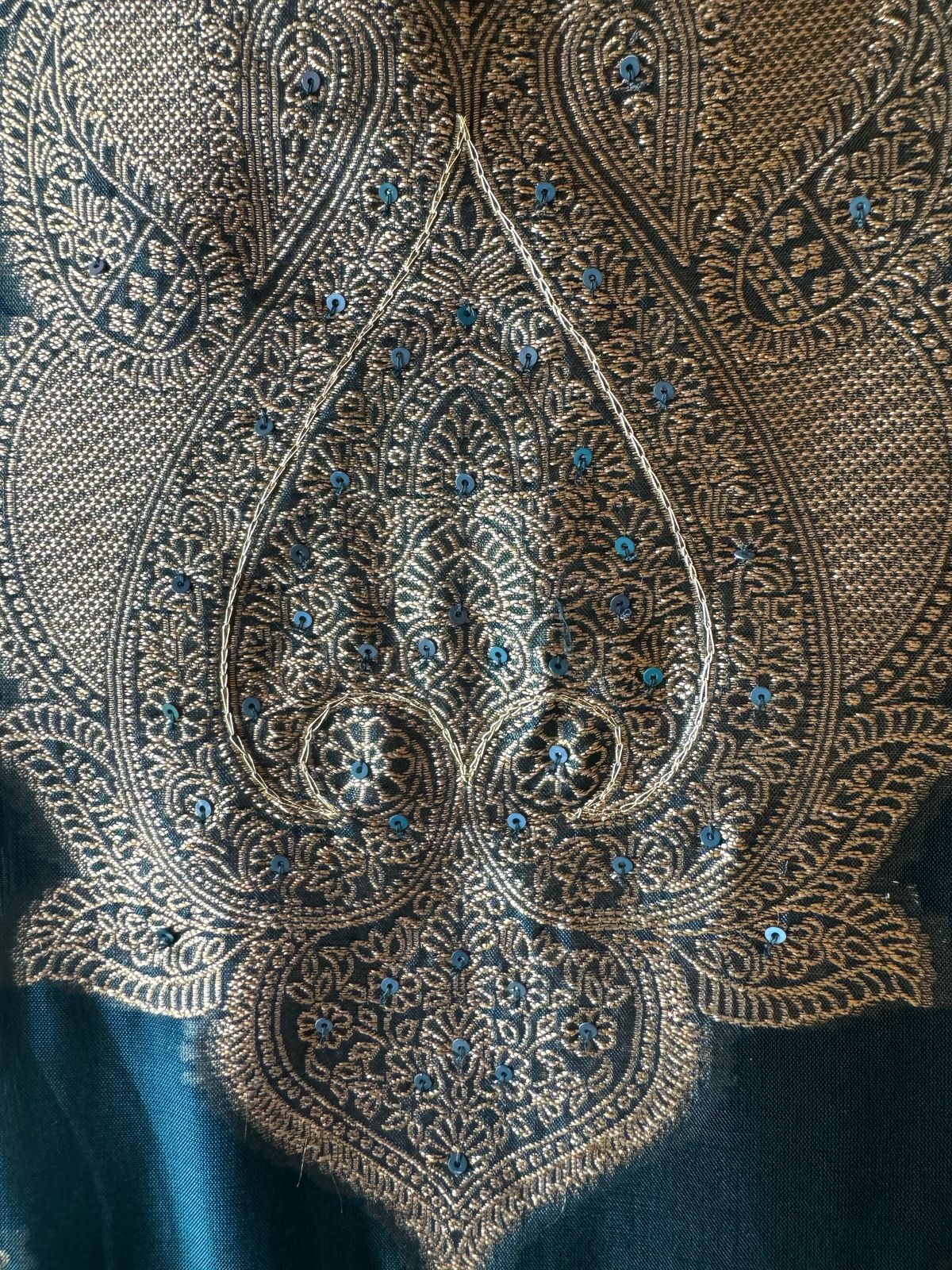 Pure 100% silk Suits with zari weavings concept